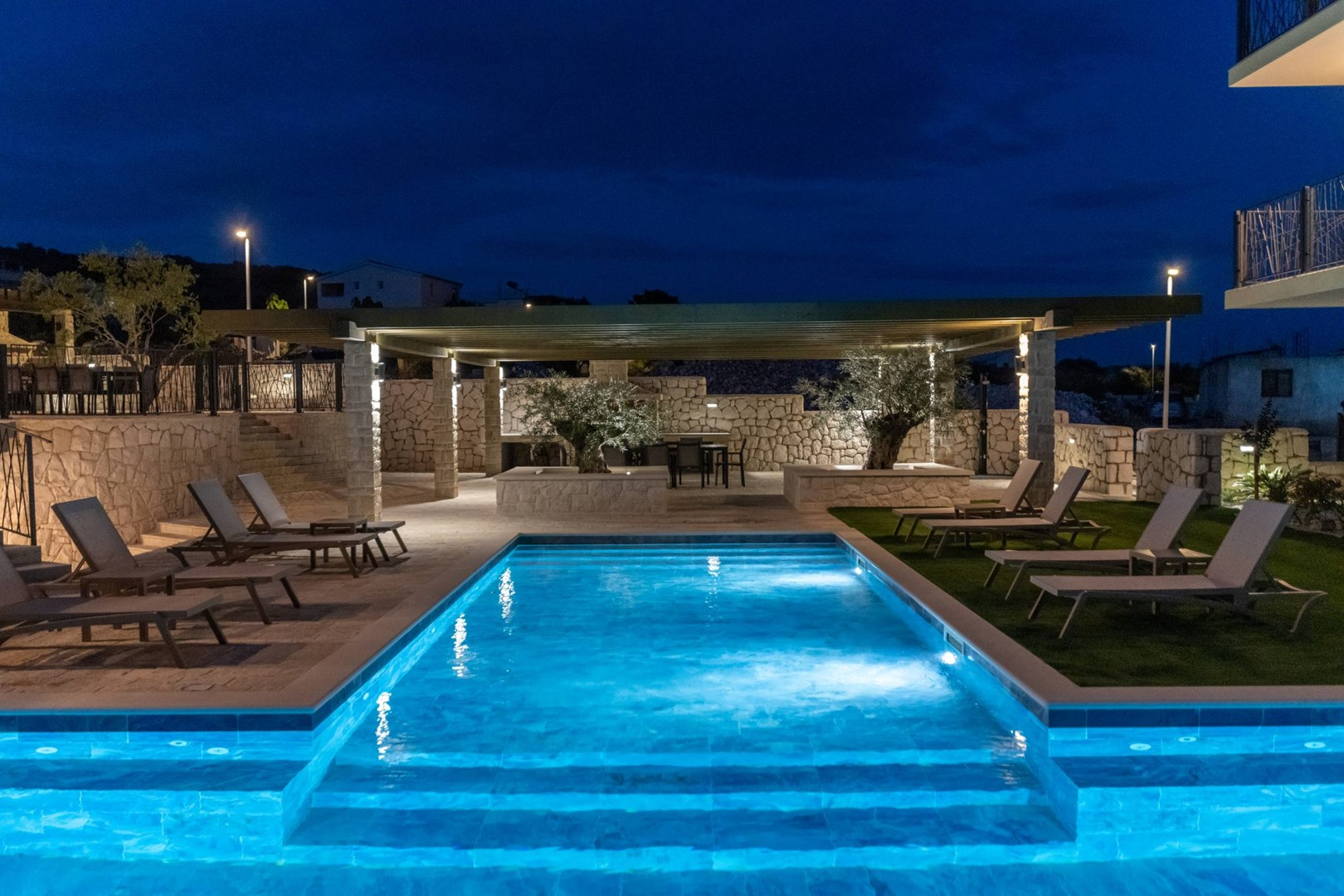 Fewo mit Pool , Terrasse & Balkon