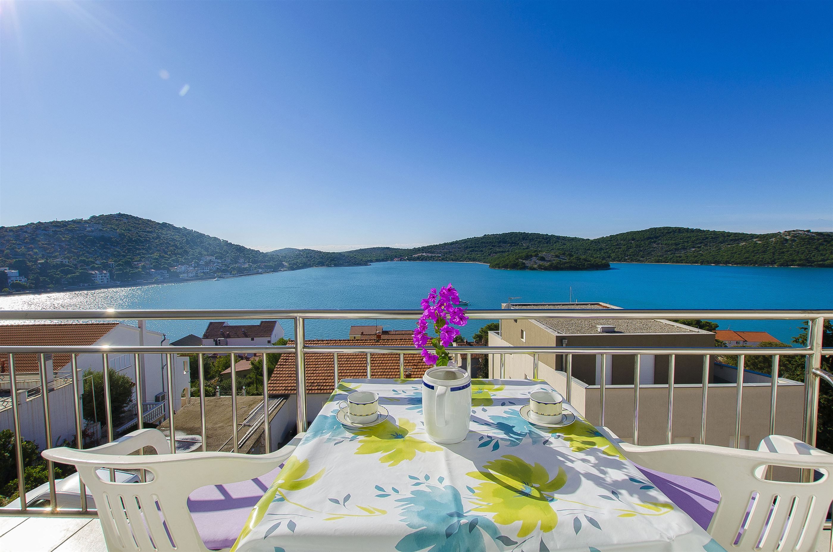 Ferienwohnung in Tisno mit Klima, Sat-TV, Meerblick
