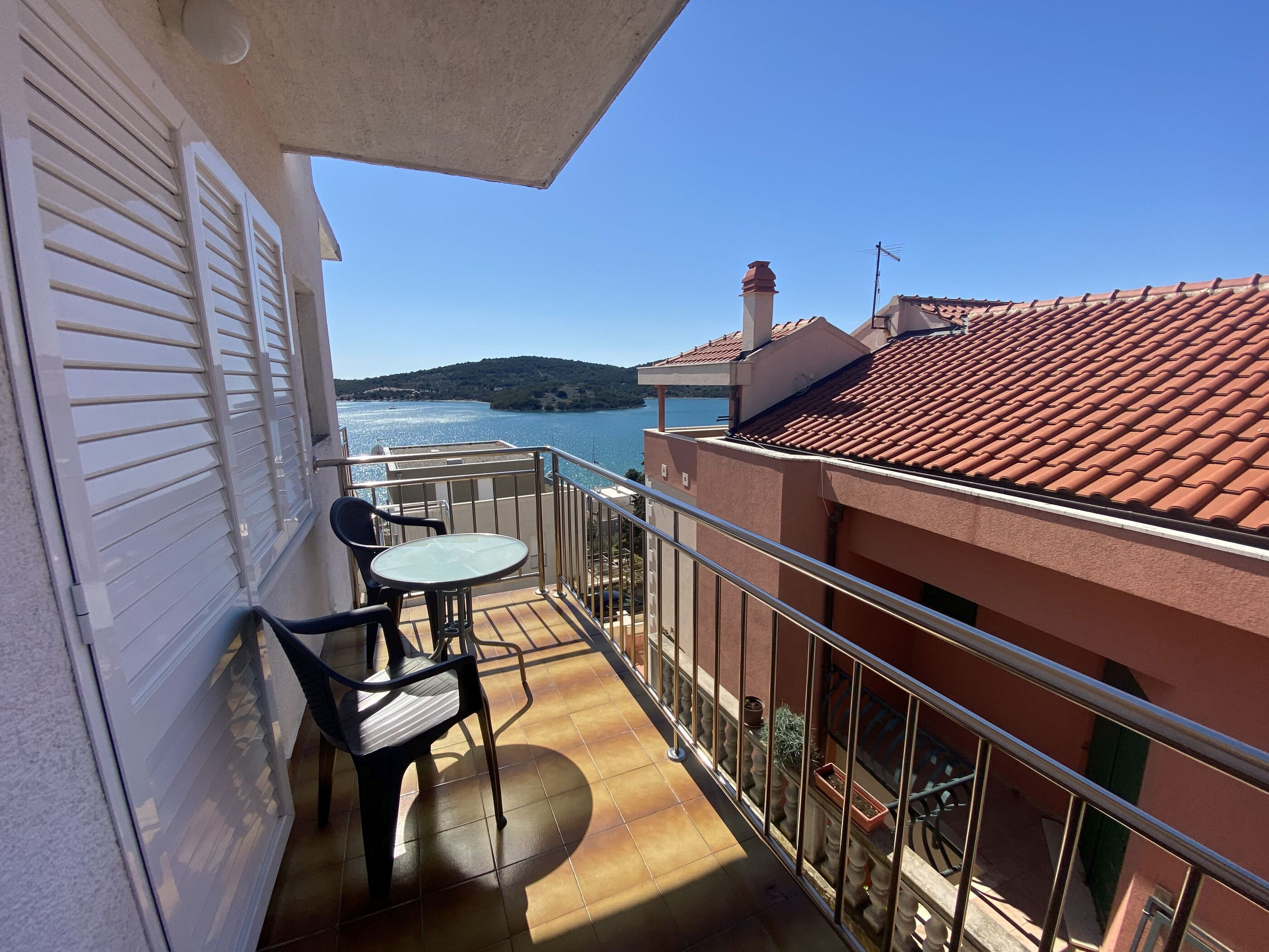 Ferienwohnung in Tisno mit Klima, Sat-TV, Meerblick