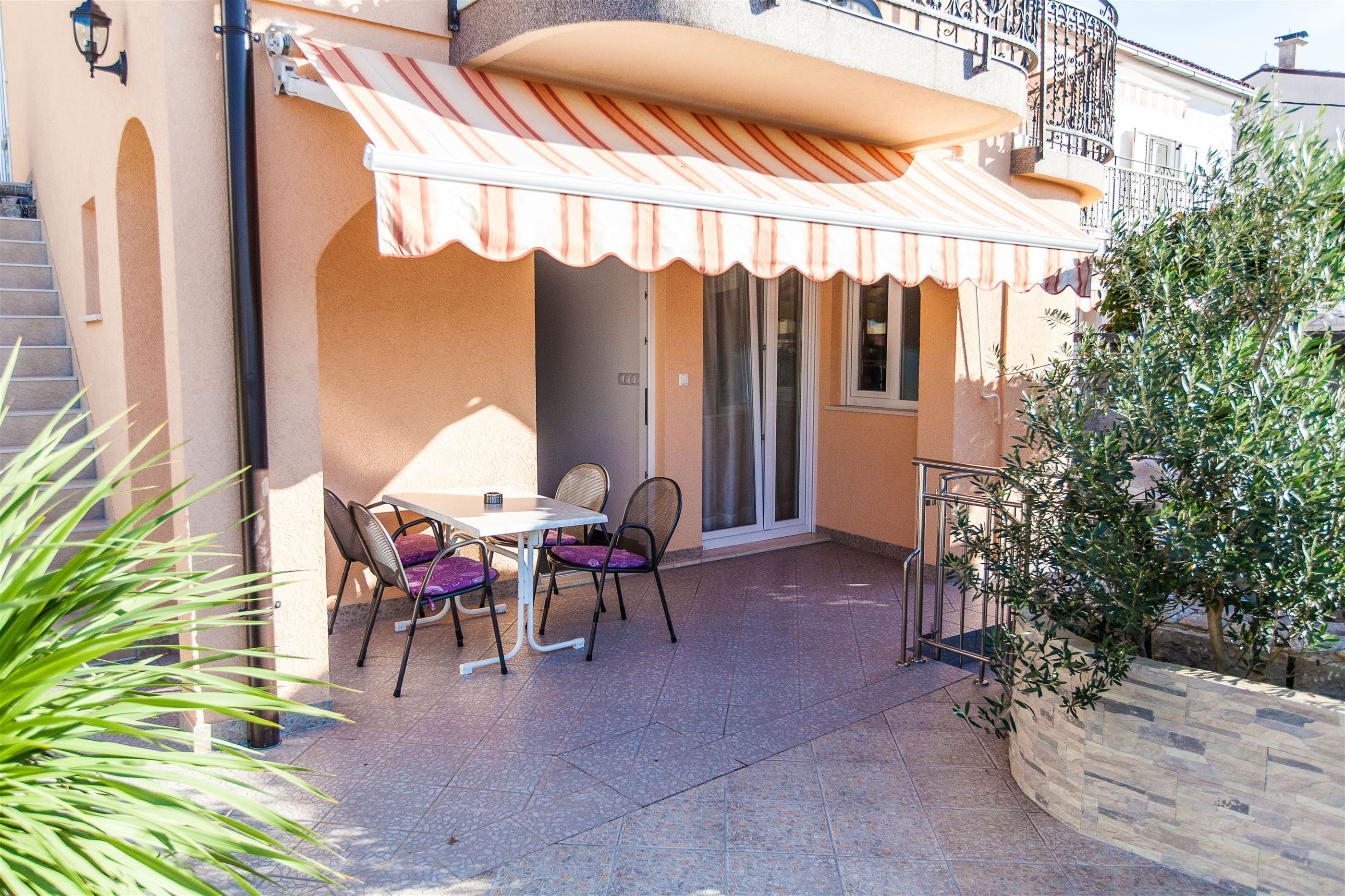 Modern wohnen auf 45 m² im EG incl. Klima, Internet, Terrasse, Sat-TV