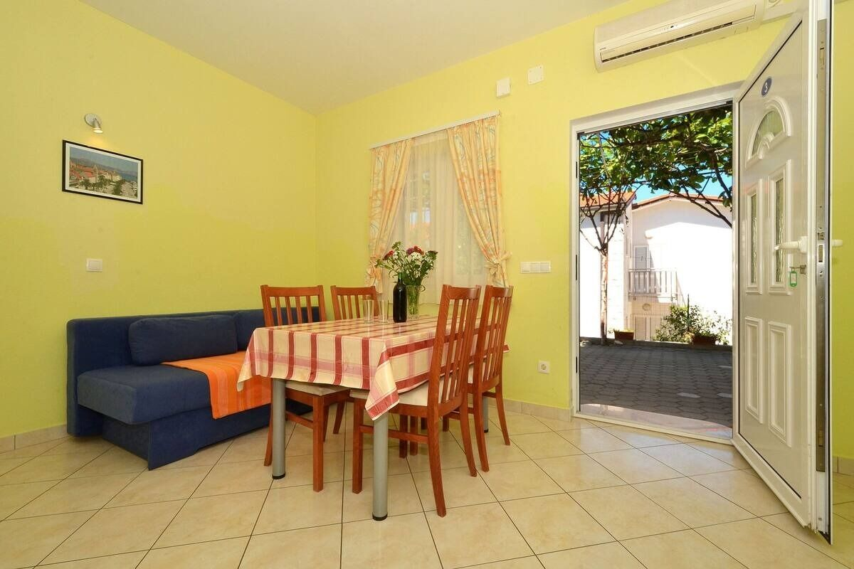 Ferienwohnung in Trogir mit Klima, Sat-TV, Meerblick
