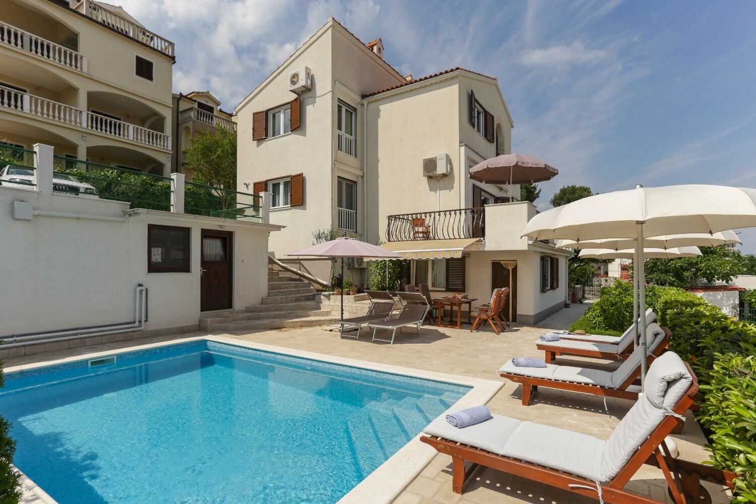 Haus in Okrug Donji mit Klima, Sat-TV, Meerblick