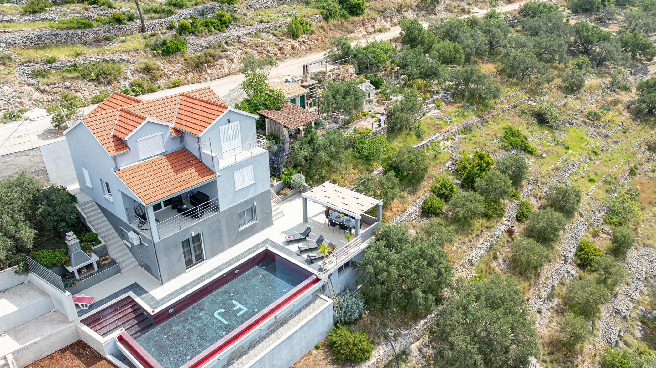 Villa direkt am Meer mit Außenpool und Meerblick