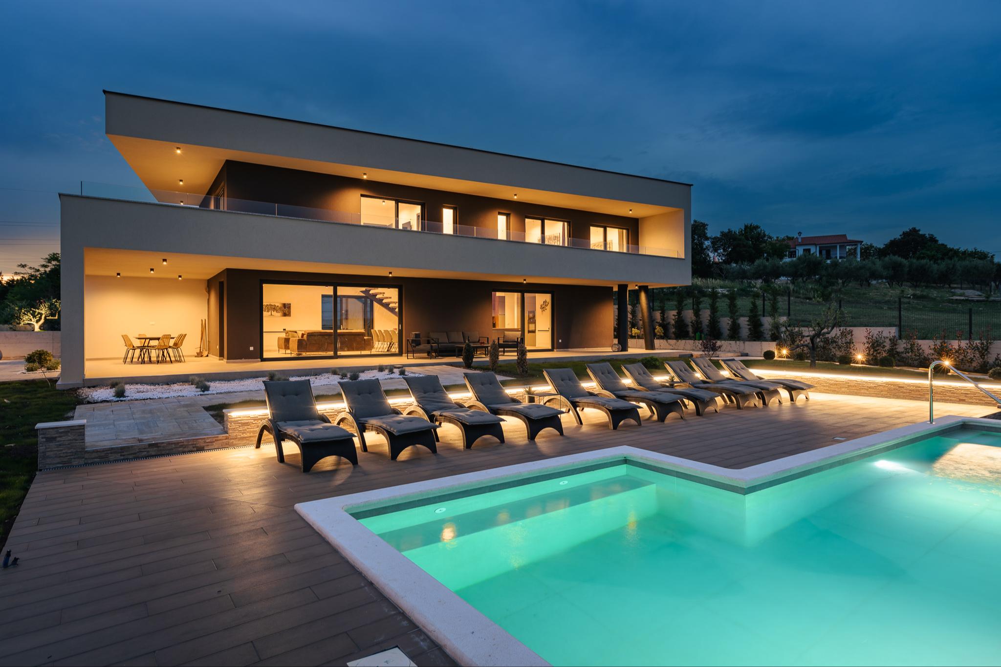 Moderne Villa mit beheiztem Pool
