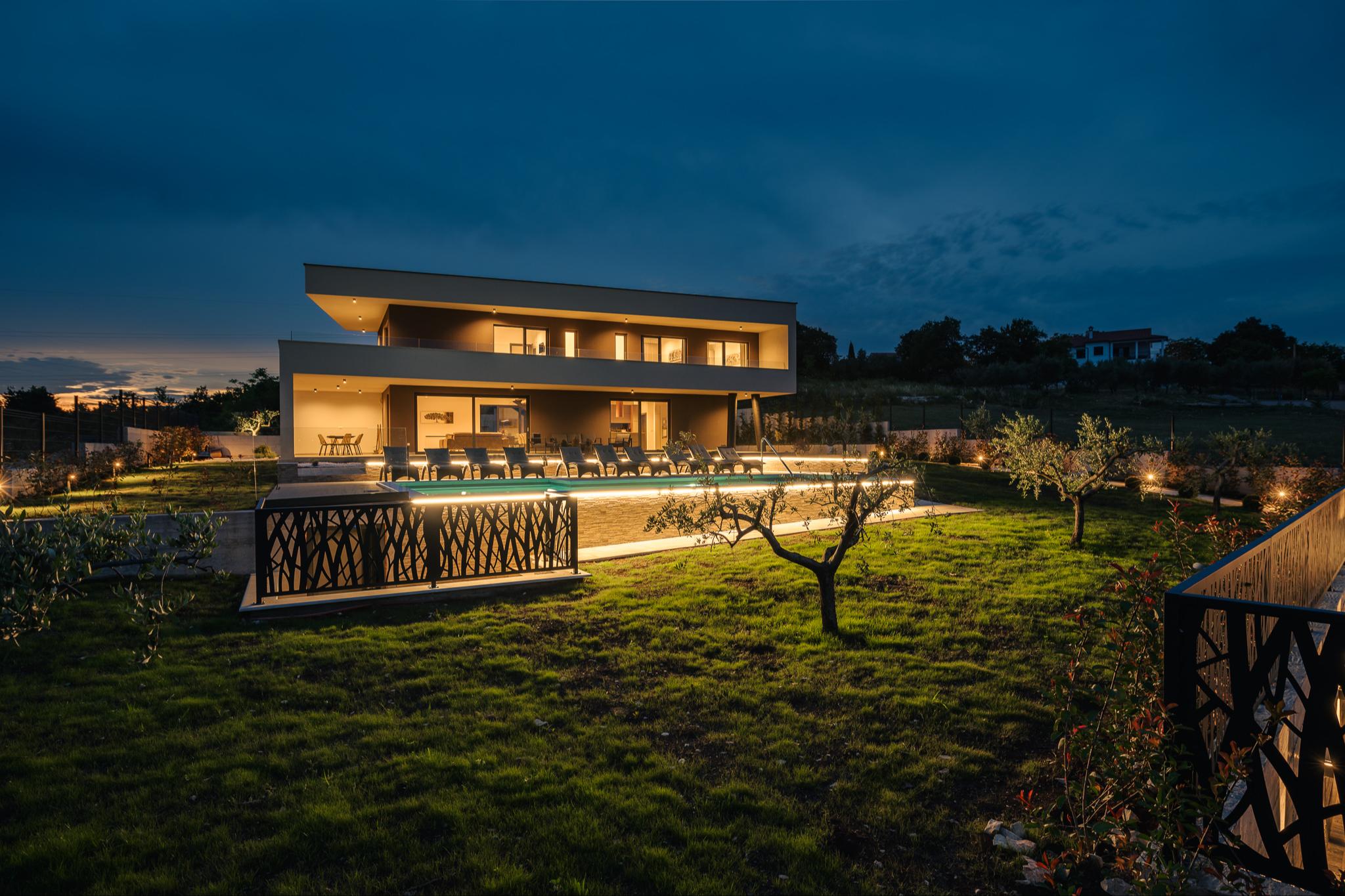 Moderne Villa mit beheiztem Pool