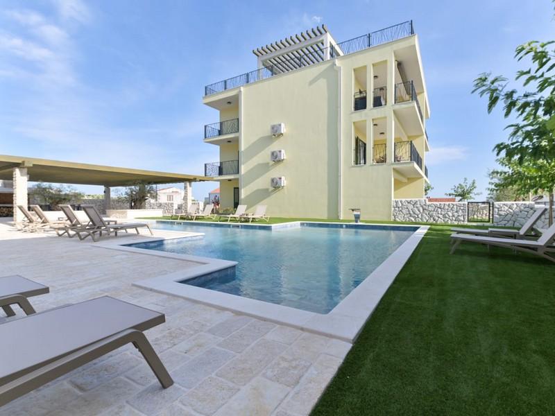 Strandnahes Luxusapartmant mit Gemeinschaftspool