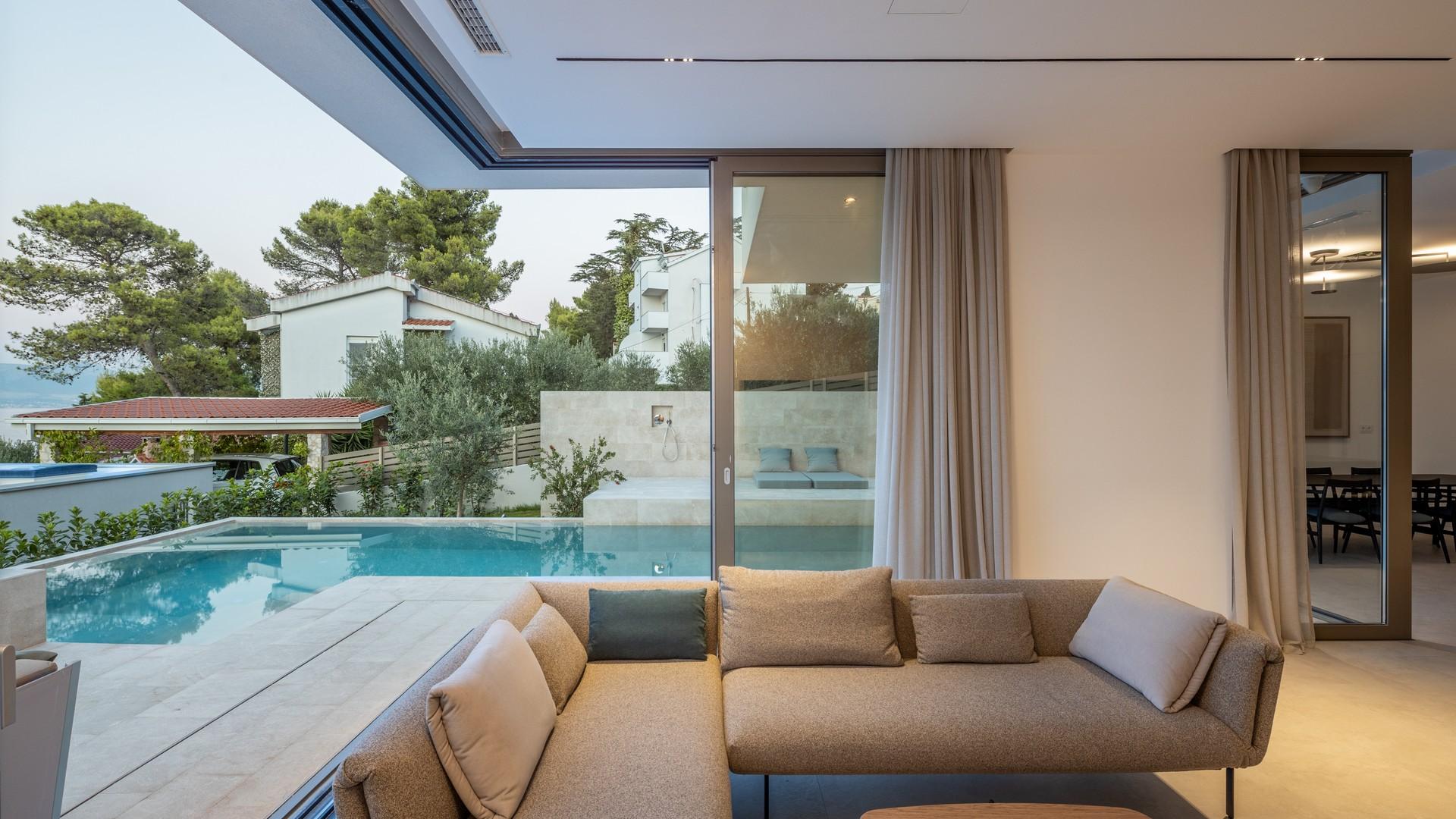 Luxuriöse und elegante Ferienvilla mit Pool