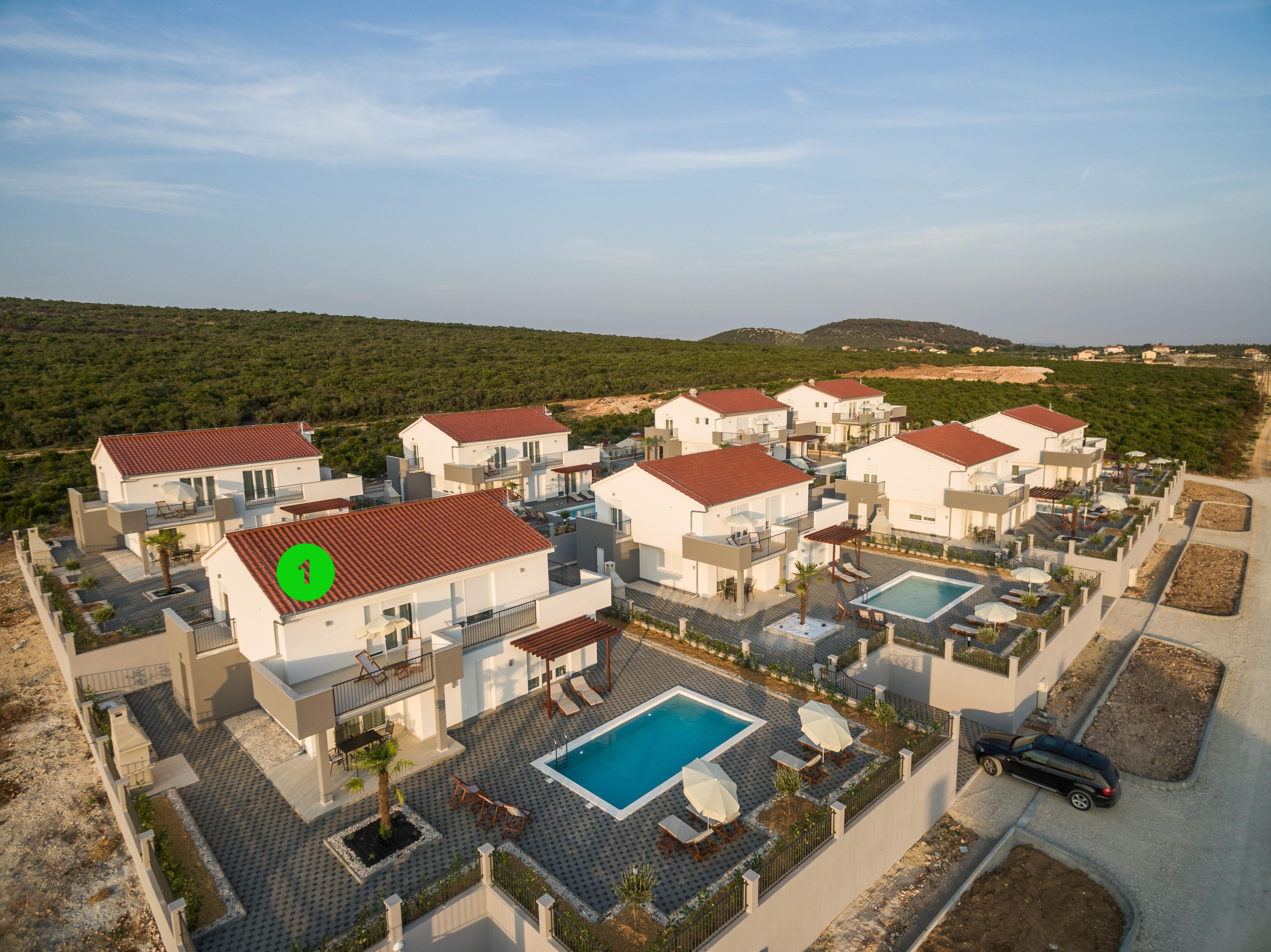 Vierzimmer Villa mit privatem Pool und Meerblick