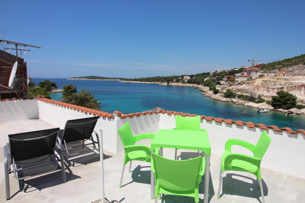 Schönes Studio mit eigener Terasse und Meerblick