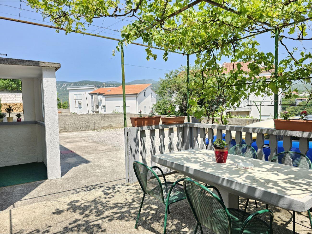 Wohnung im Erdgeschoß mit Garten und Grill für bis zu 3 Urlaubsgäste