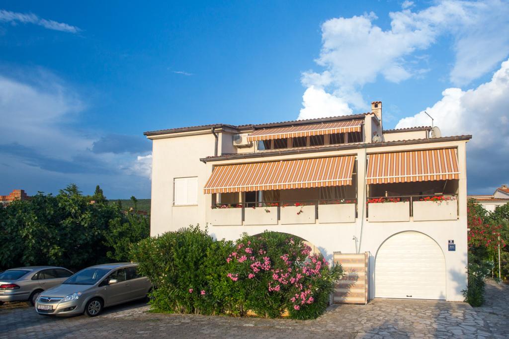 Klimatisiertes Appartement für 4 in Strandnähe mit 2 SZ und Internet