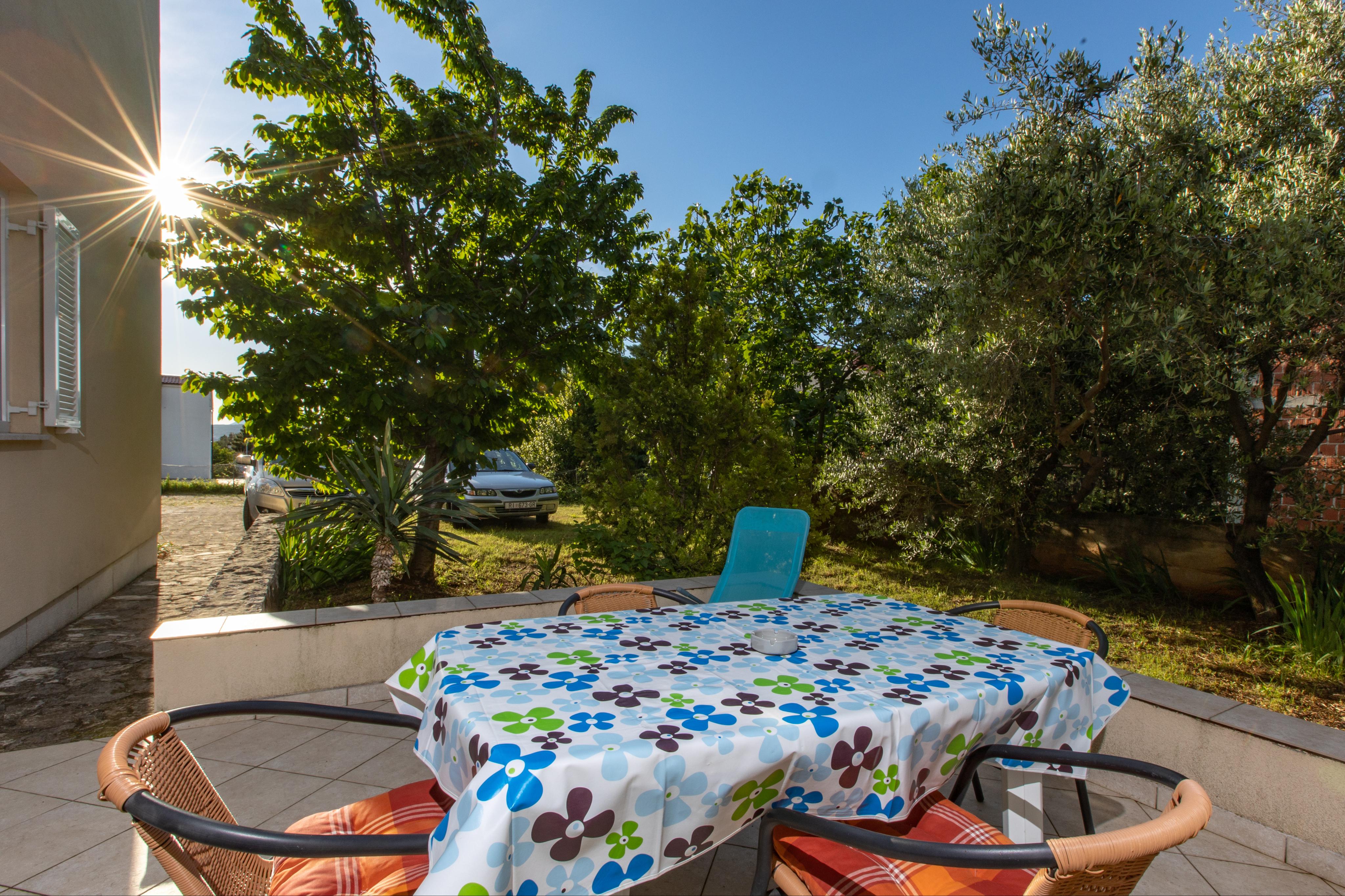 Klimatisiertes Appartement für 4 in Strandnähe mit 2 SZ und Internet