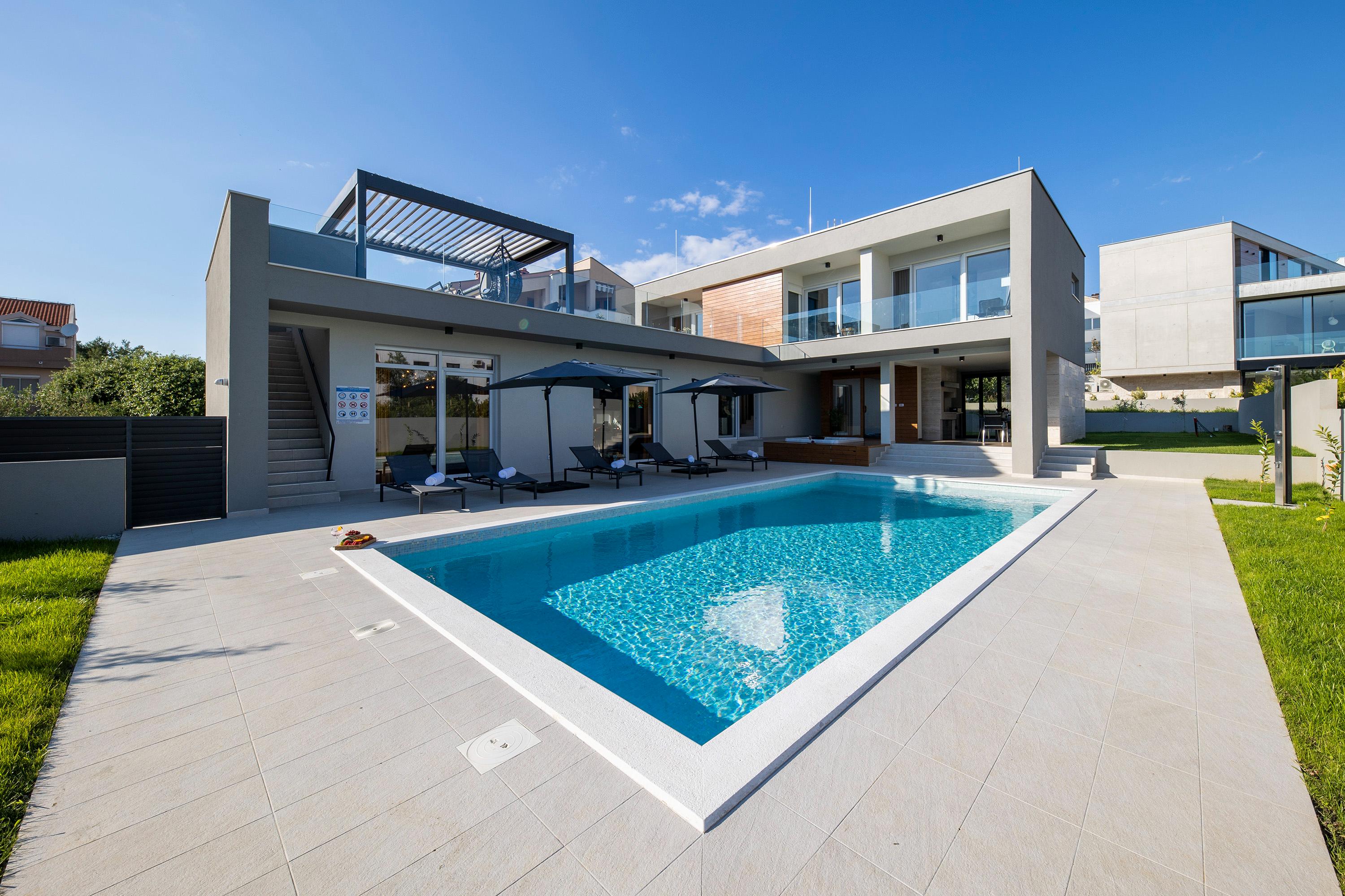 Villa mit beheizten Pool und Sauna in Zadar