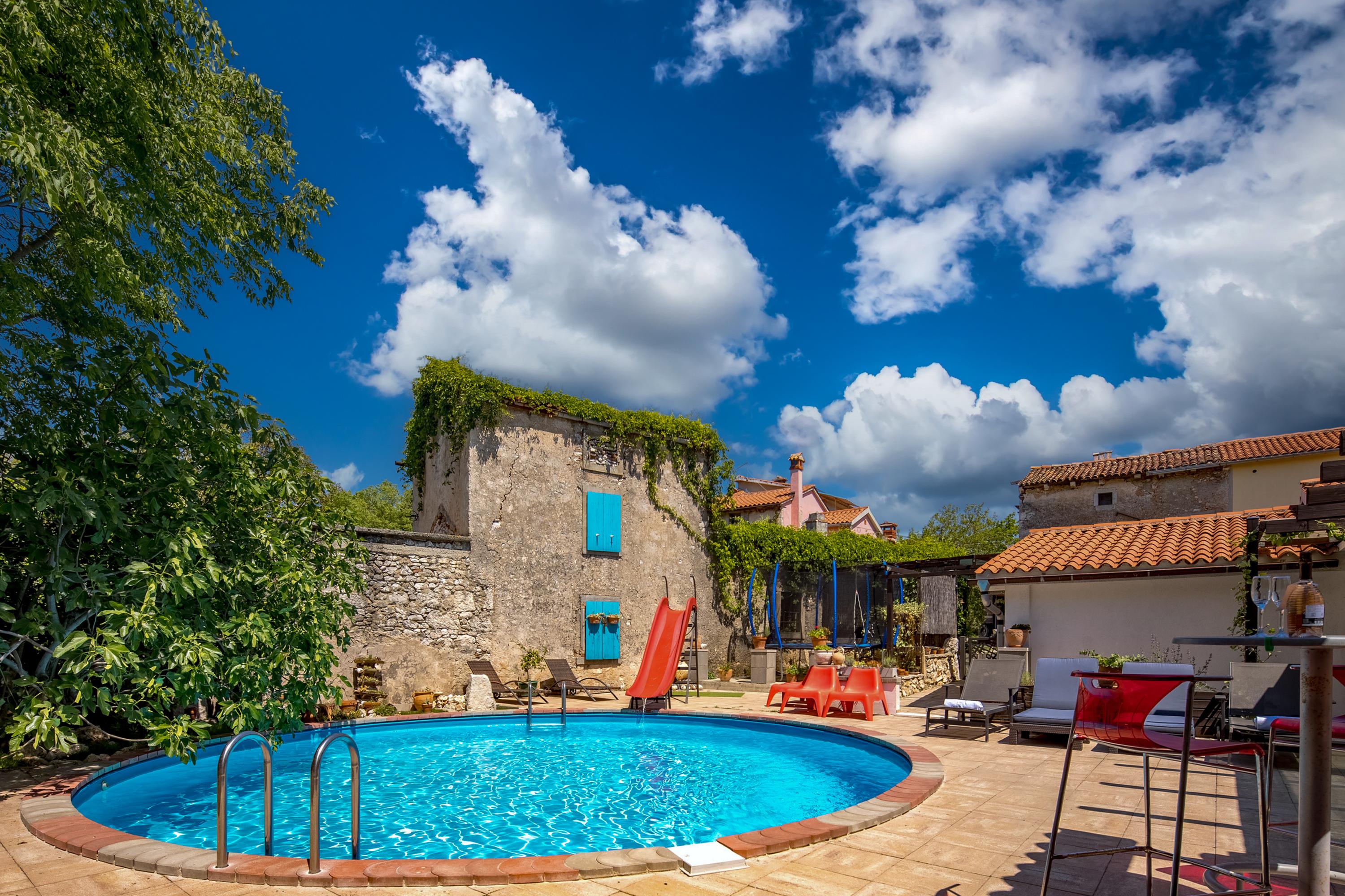 Ferienhaus mit Pool in Barbici