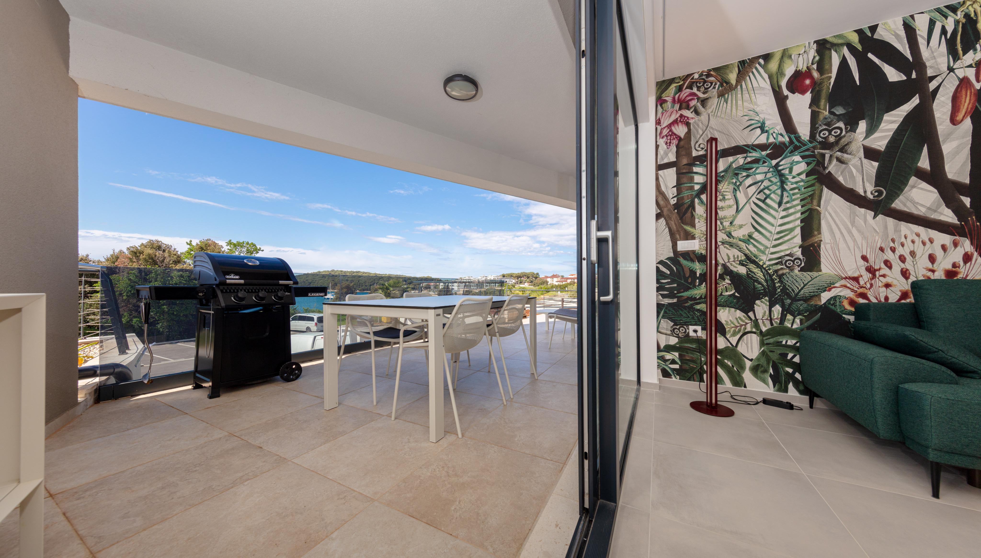 Apartment mit Terasse und Pool