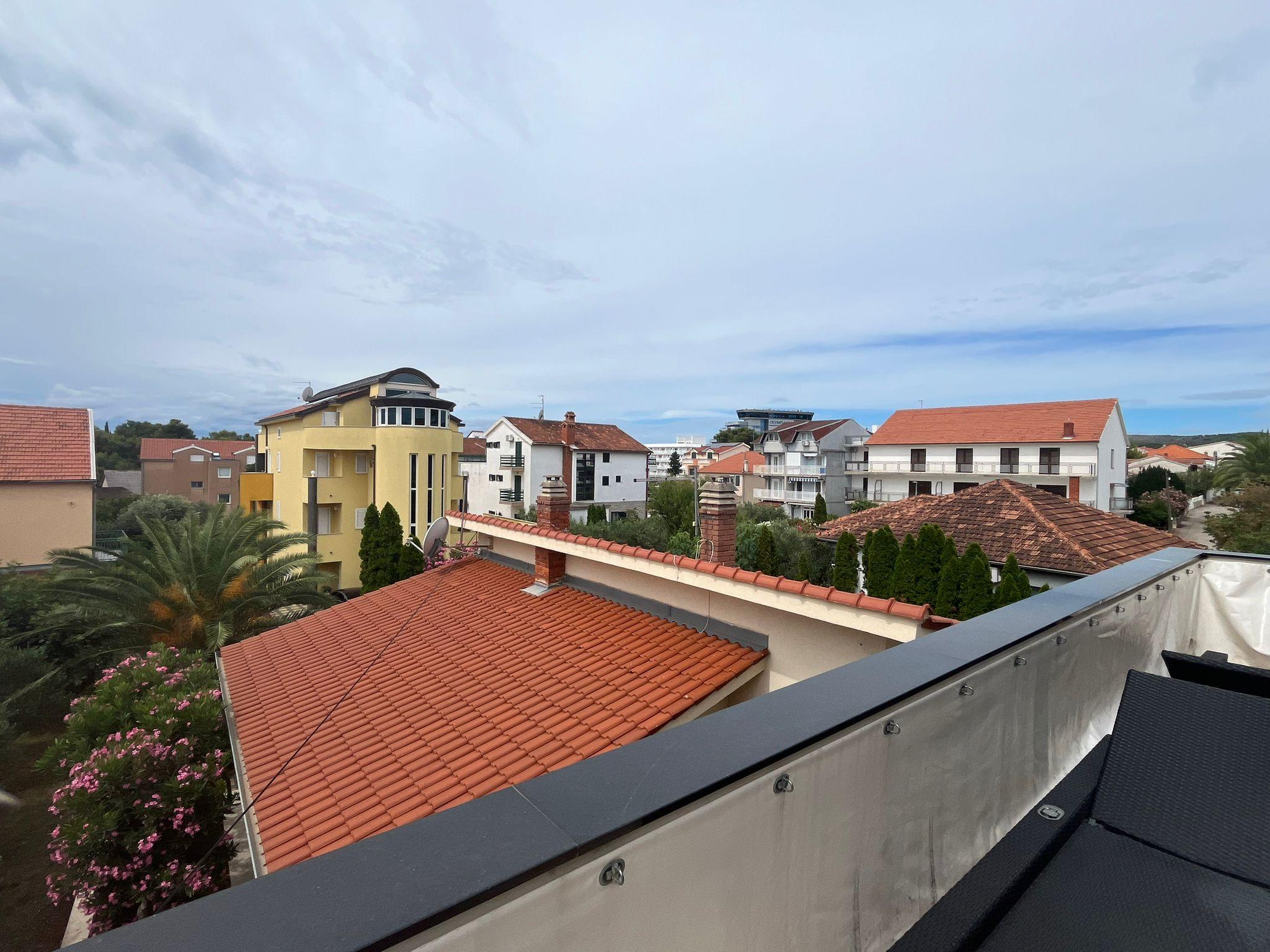 Familienapartment mit 4 Schlafzimmern in Vodice