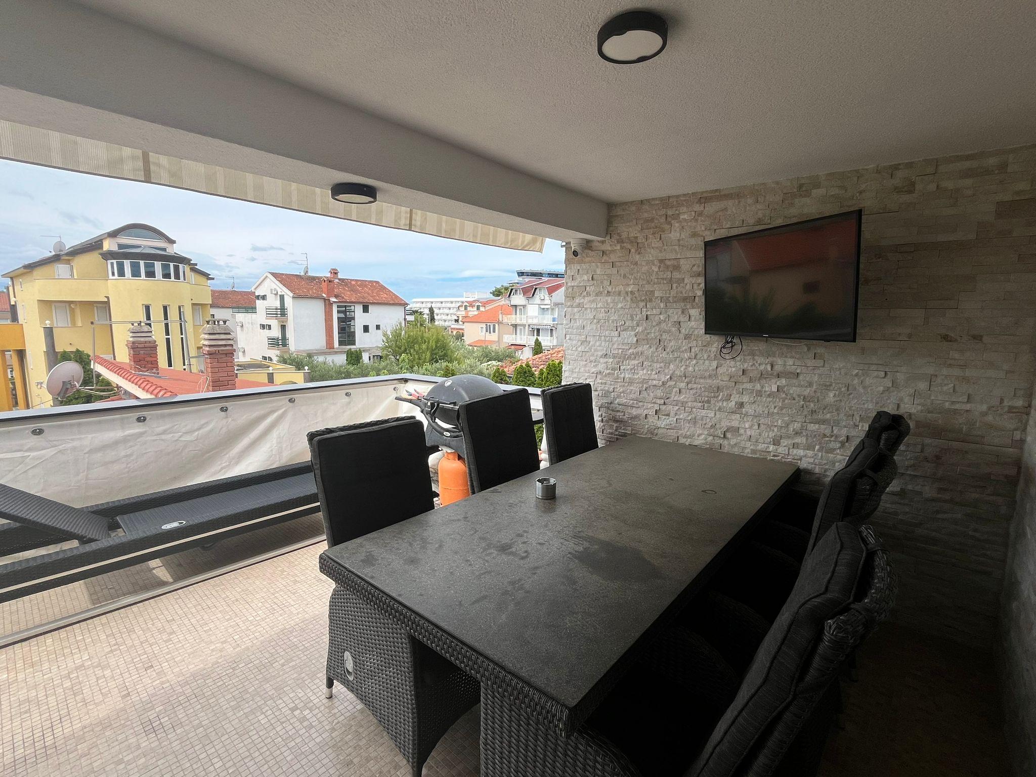 Familienapartment mit 4 Schlafzimmern in Vodice
