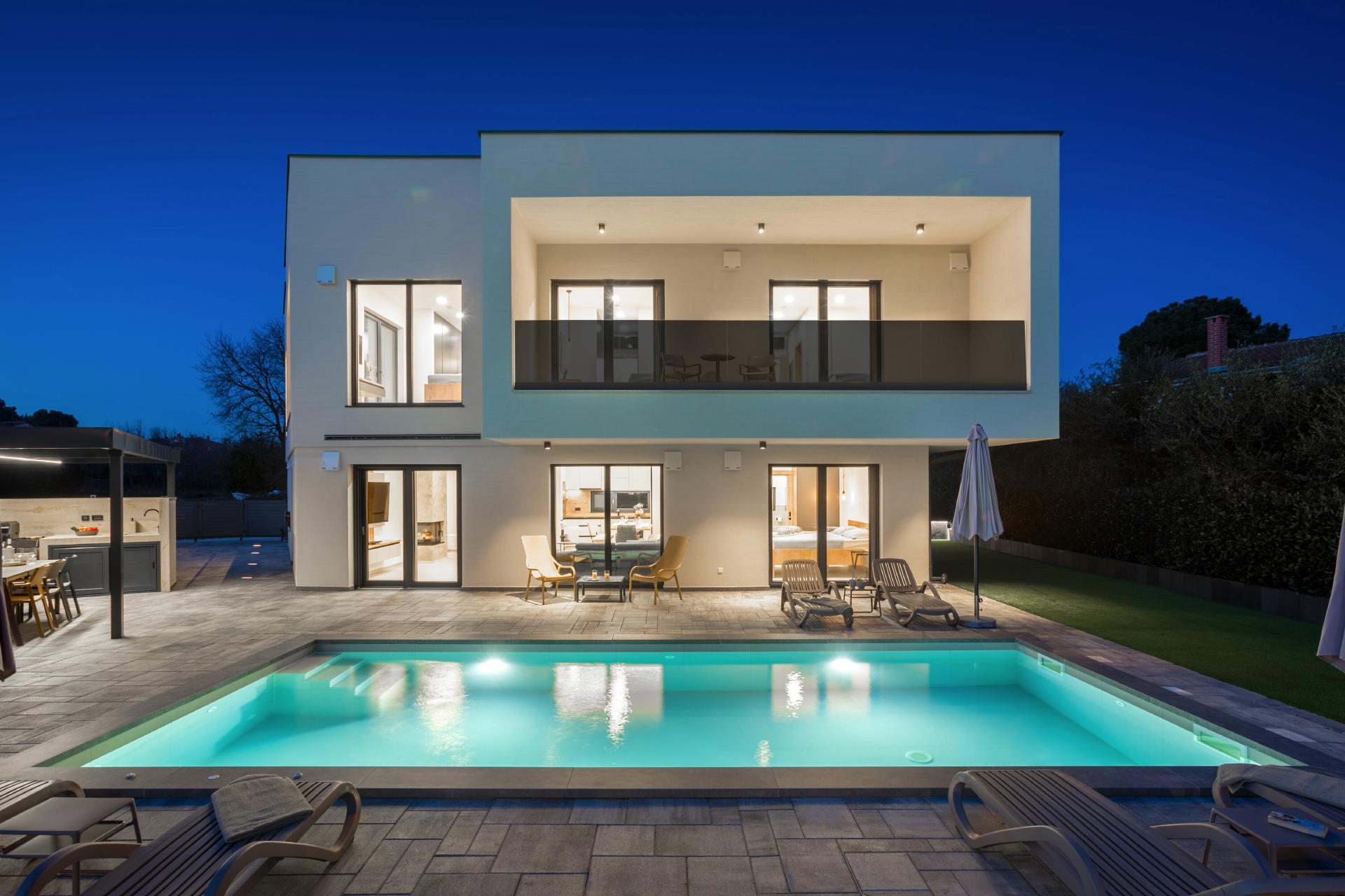 Villa mit Pool, Terasse und Grill in Medulin