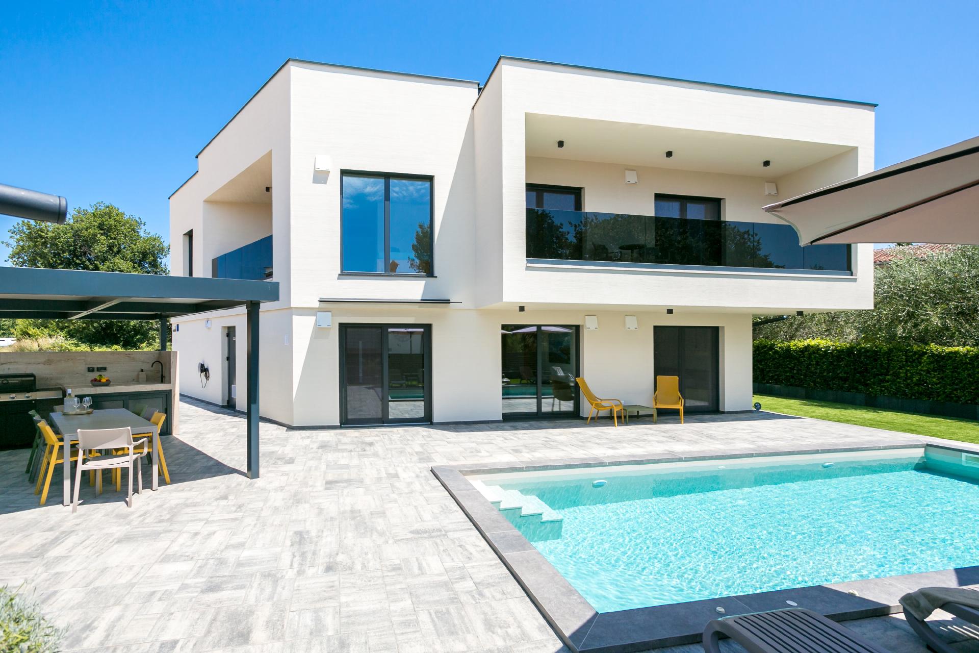 Villa mit Pool, Terasse und Grill in Medulin