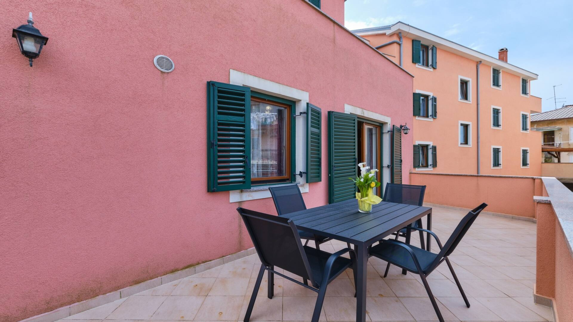 Apartment im Erdgeschoss gelegen, ideal für vier Personen.