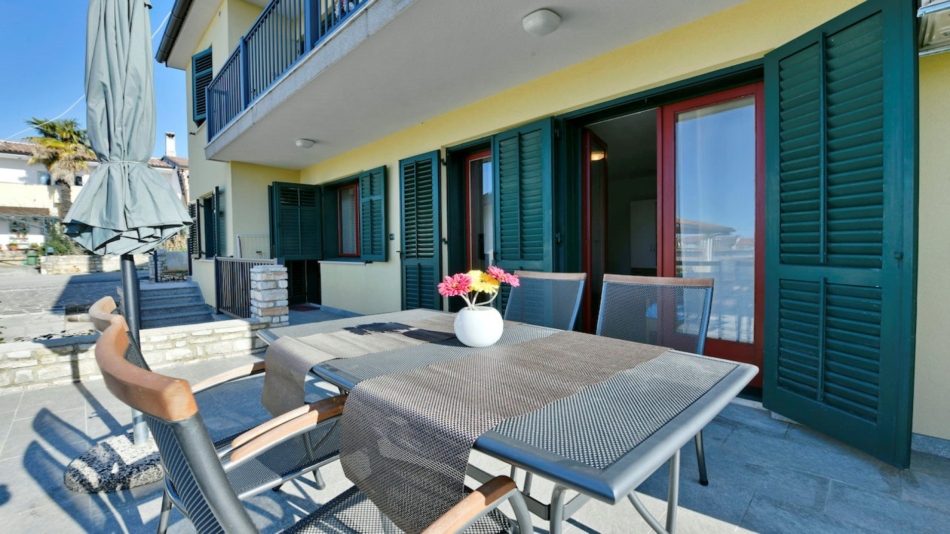 Apartment mit schöner sonniger Terrasse und Grill
