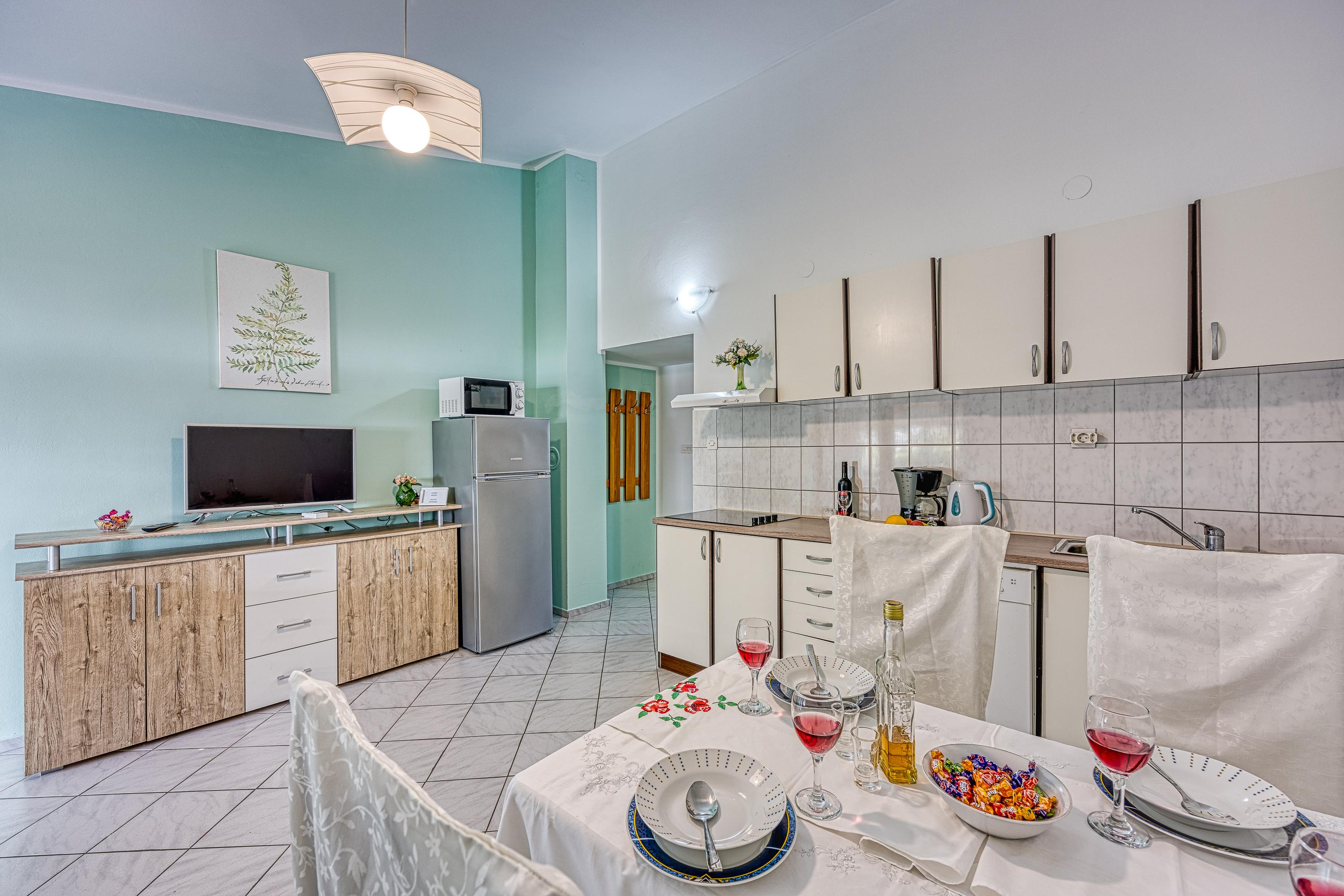 Türkisfarbenes Apartment mit Meerblick