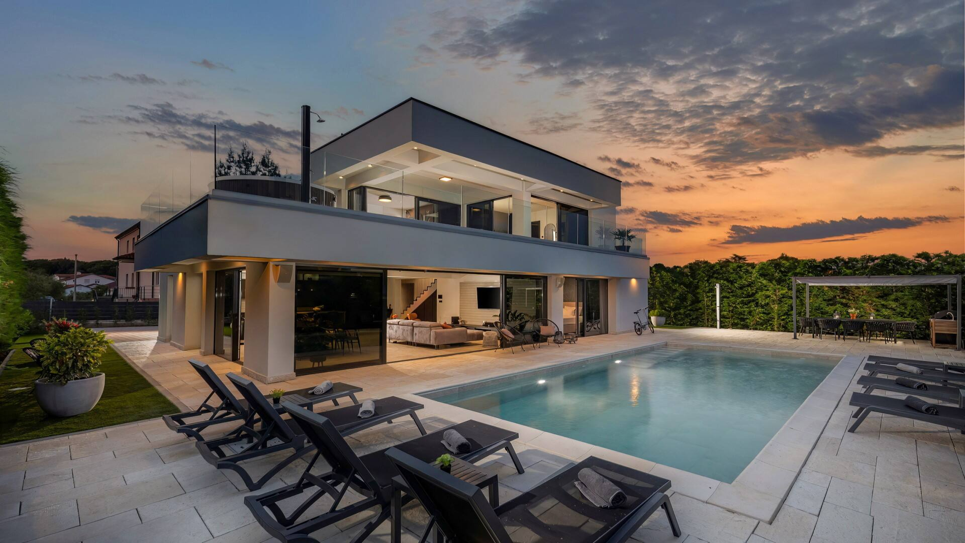 Villa, beheizter Pool 45m2 Jacuzzi & Sauna Parkplatz haustierfreun