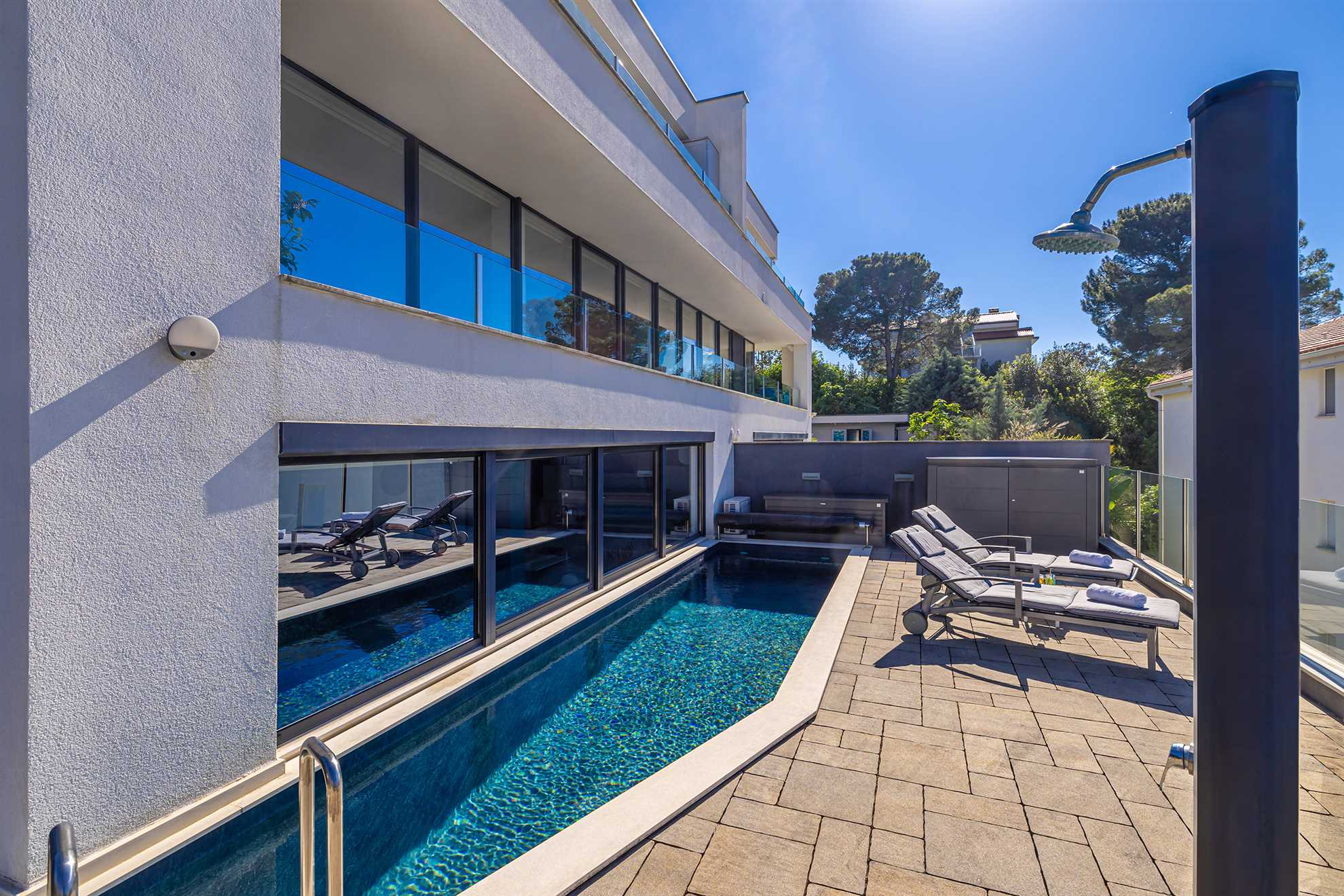 Ferienunterkunft mit Pool, Klima, Sat-TV, Meerblick, Internet, Gri