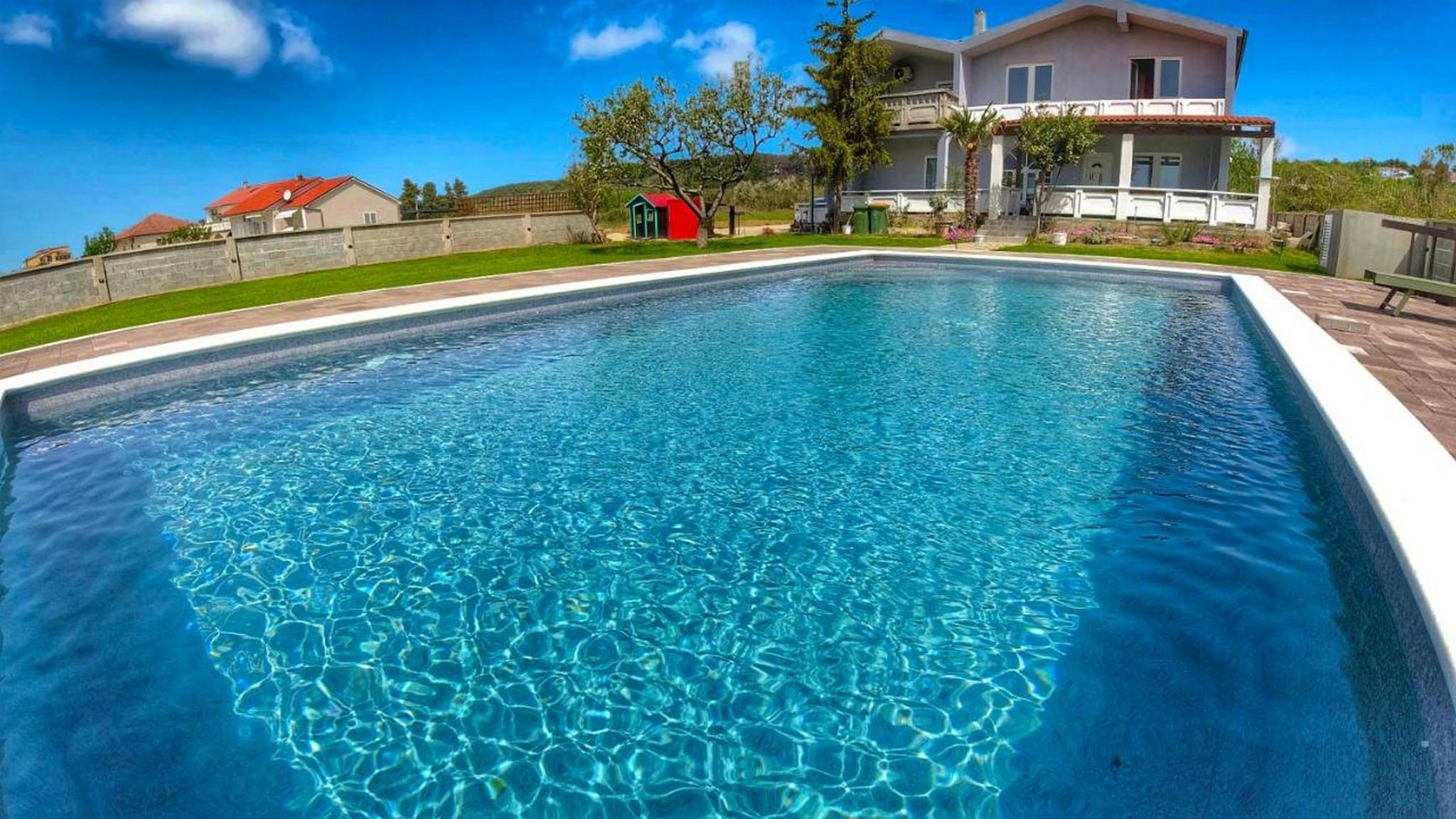 Schöne Villa mit Pool in ruhiger Lage