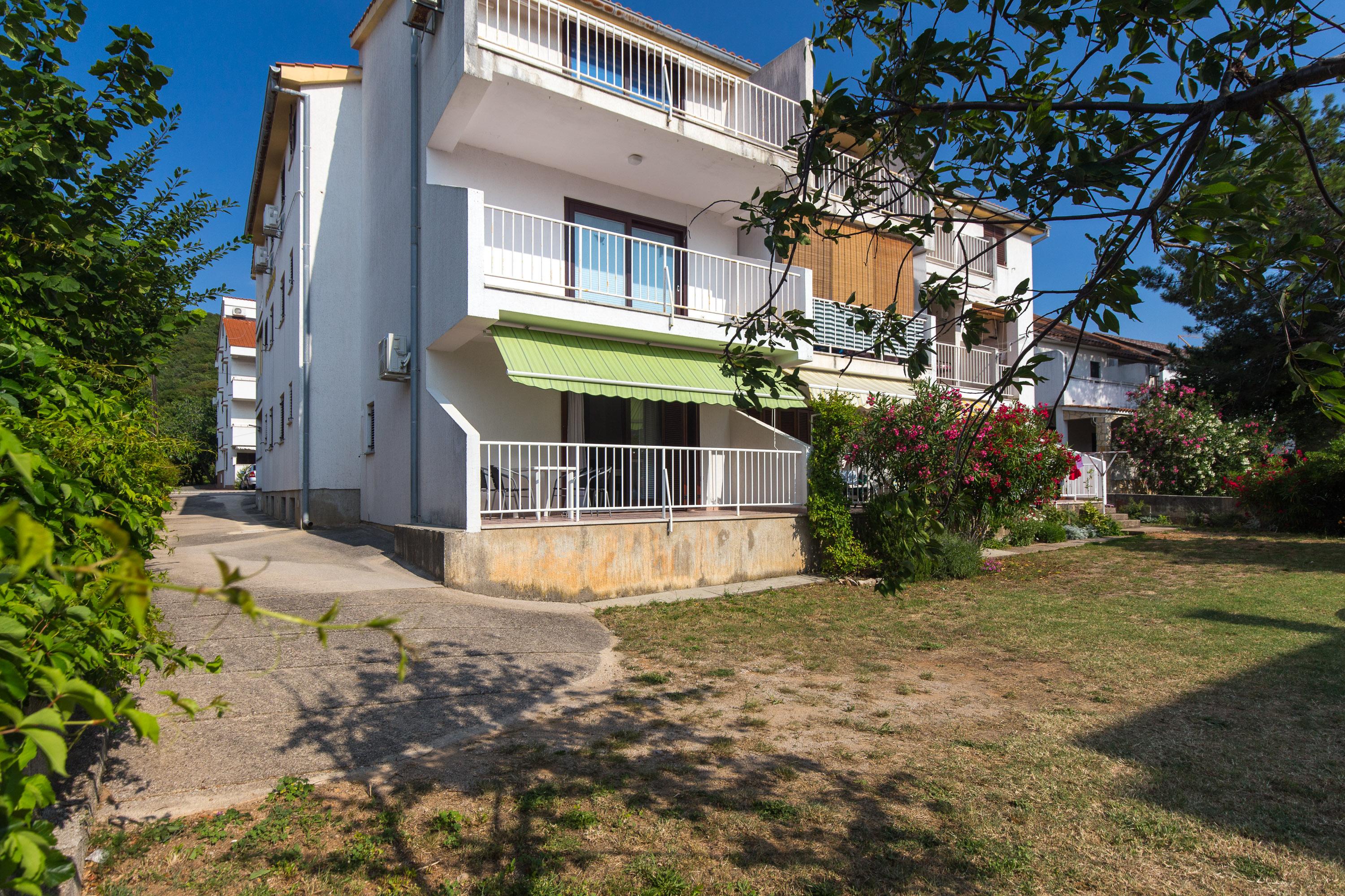 Klimatisierte FeWo mit Sat-Tv, WLAN & Terrasse