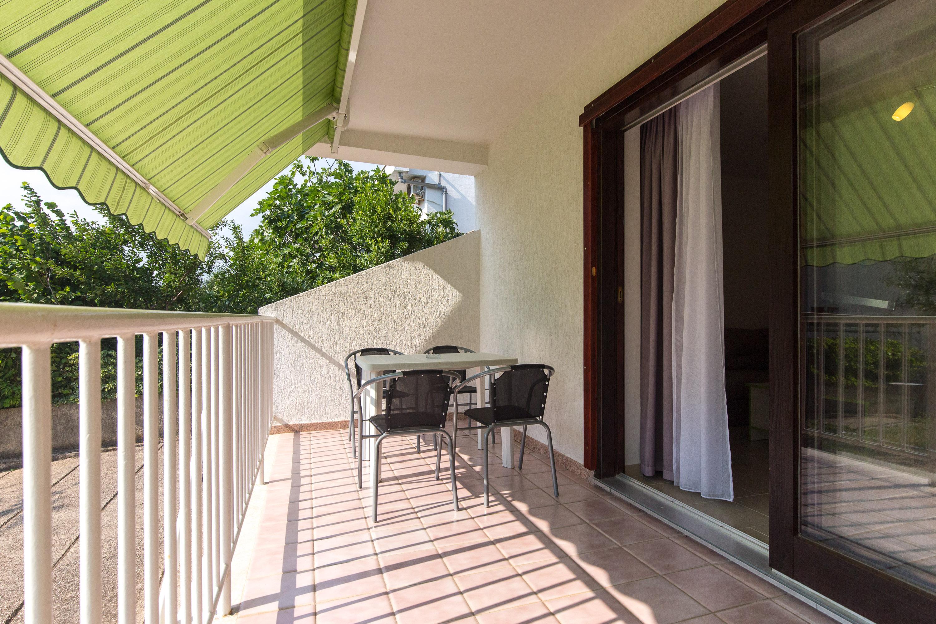 Klimatisierte FeWo mit Sat-Tv, WLAN & Terrasse