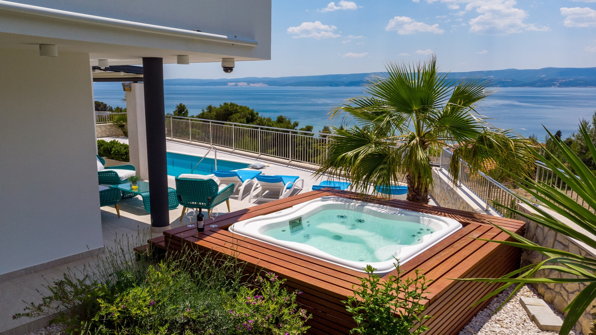 Moderne Villa mit Pool und Meerblick
