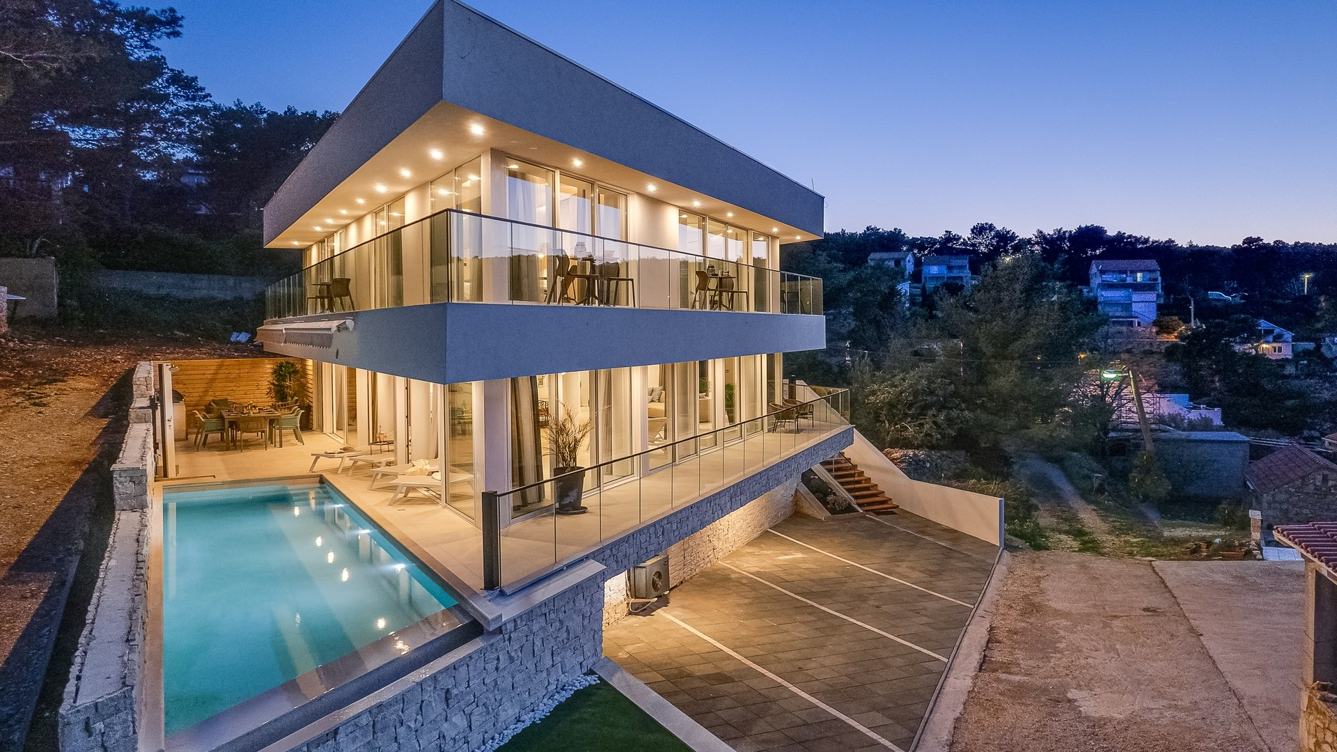 Moderne Villa mit Swimmingpool und Jacuzzi