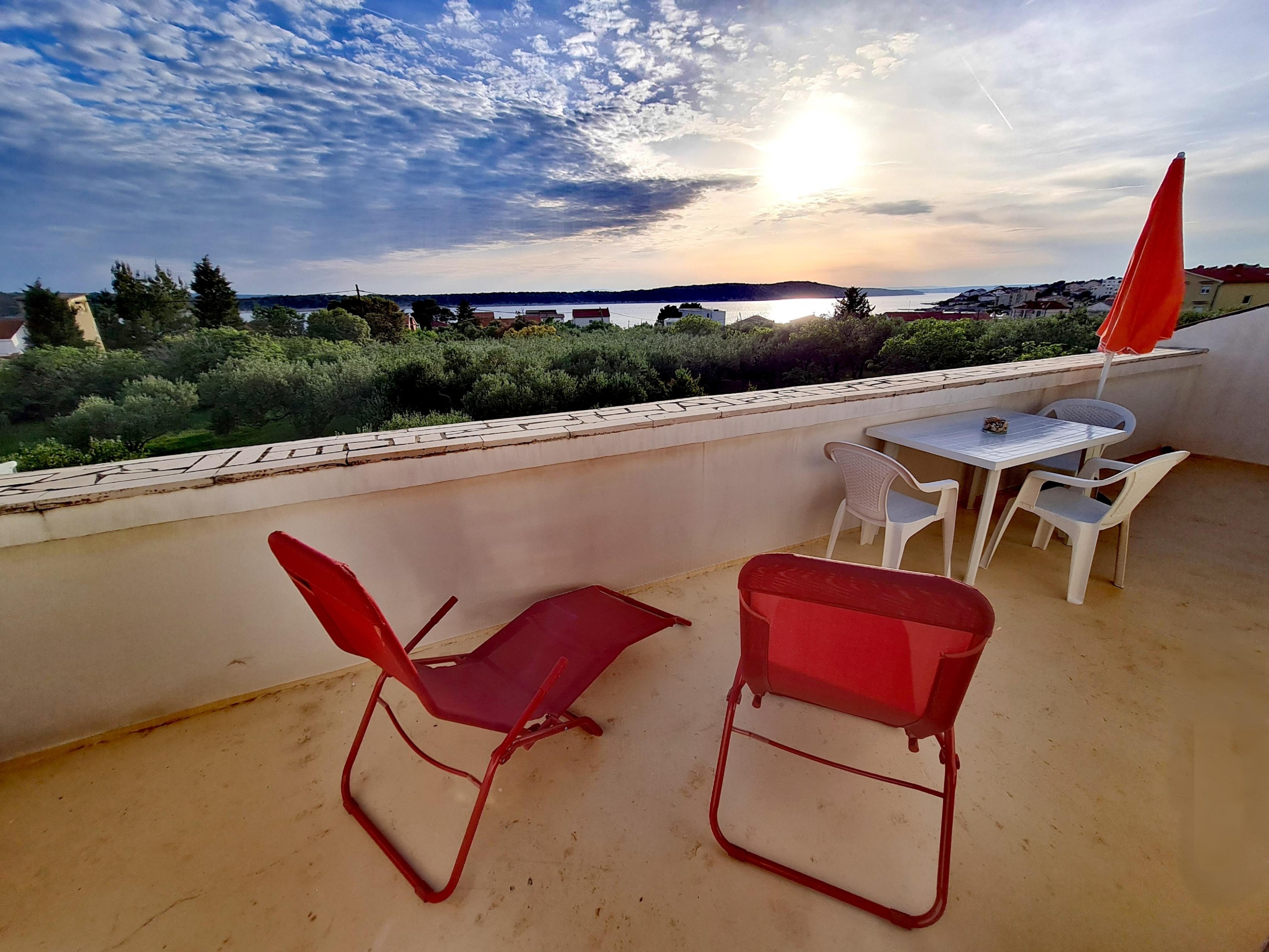 Apartment für 2-3 Personen  mit Blick aufs Meer und Olivenbäume