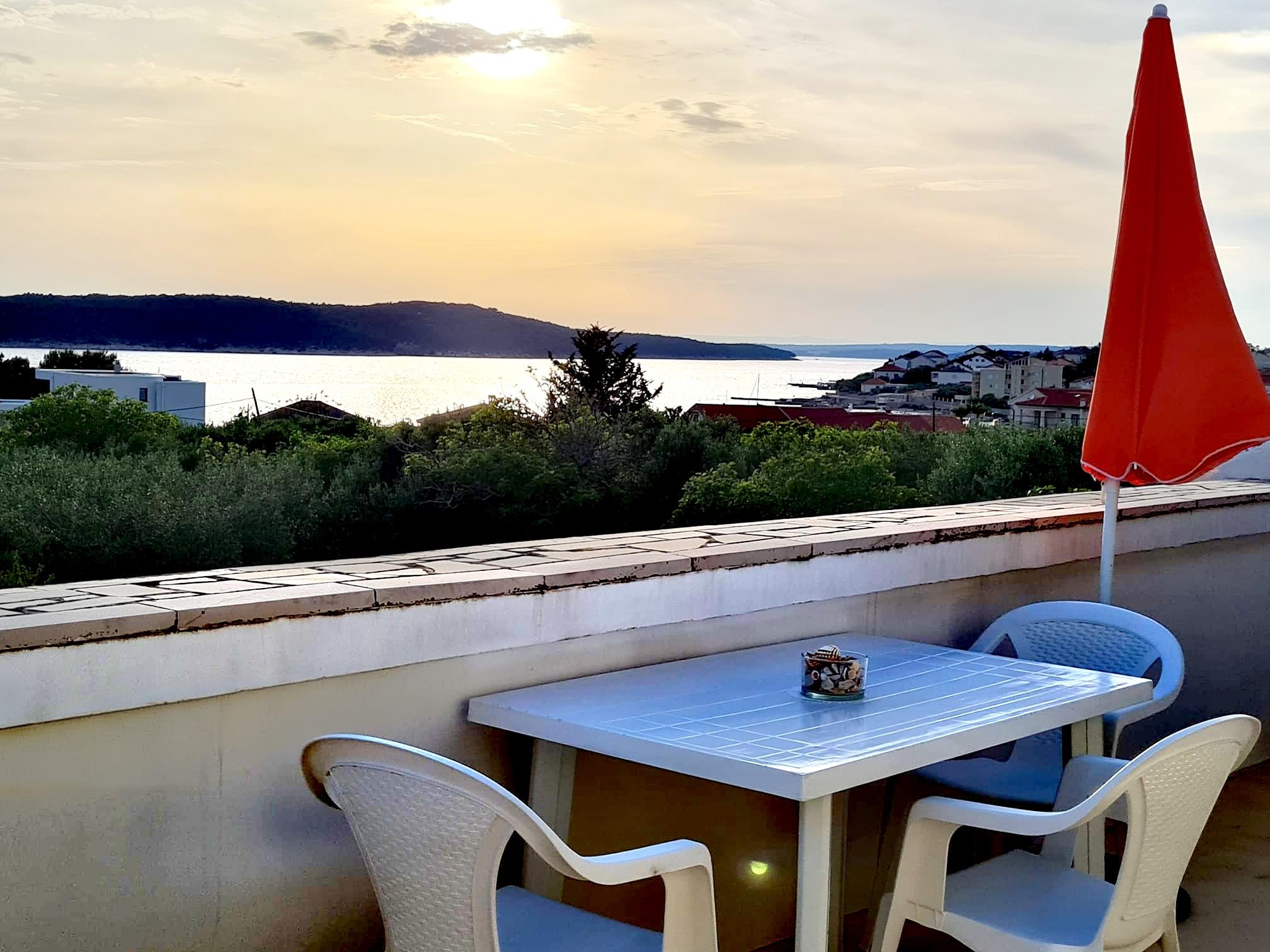 Apartment für 2-3 Personen  mit Blick aufs Meer und Olivenbäume