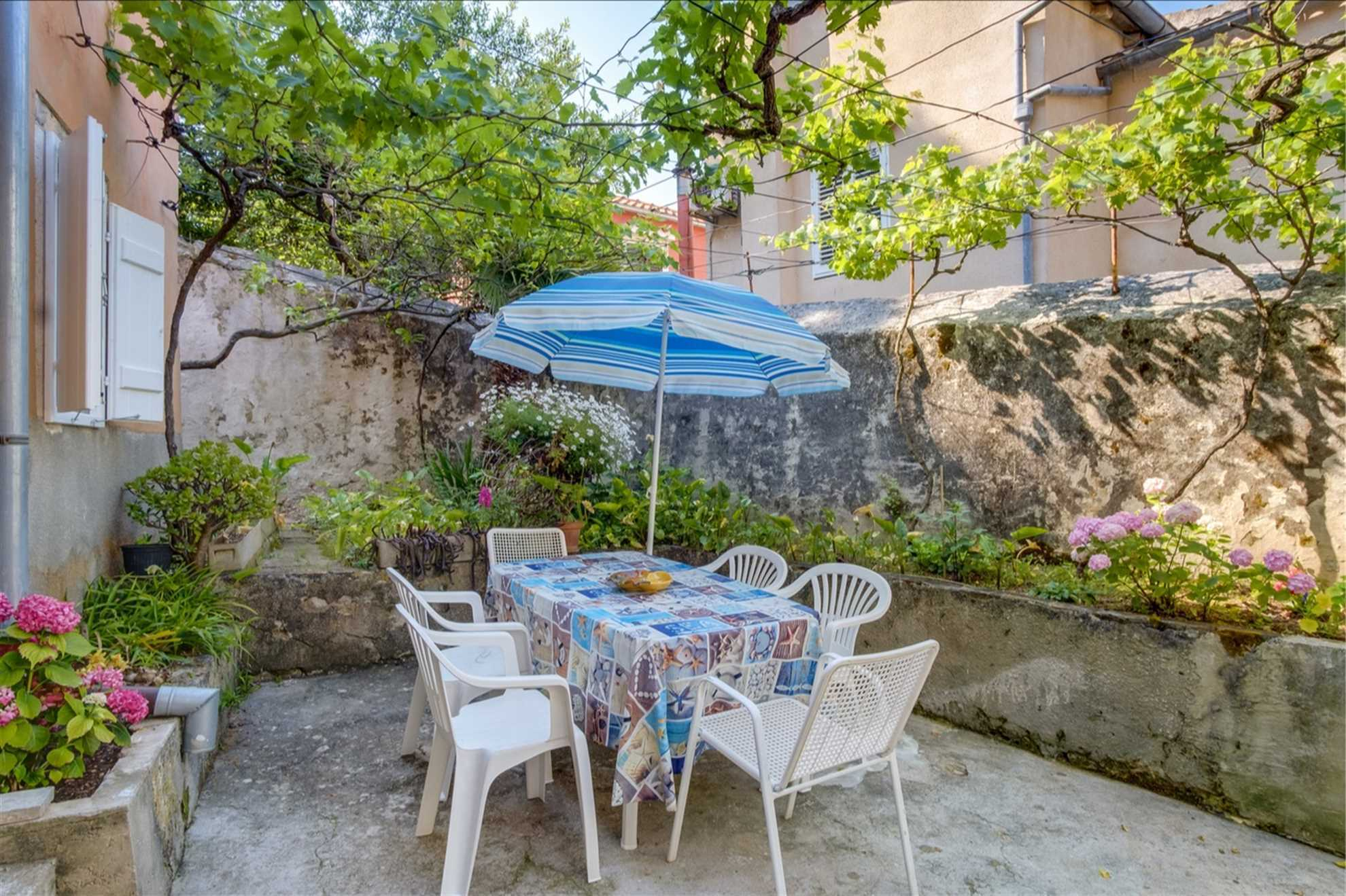 Ferienhaus in Veli Lošinj mit Sat-TV, Internet und Garten