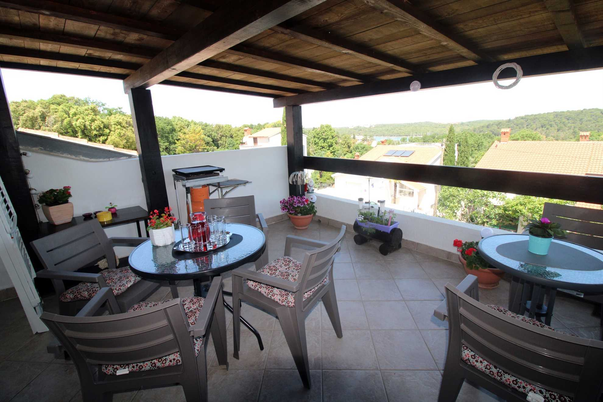 Urlaubsunterkunft mit Klima, Sat-TV, Meerblick, Internet und Grill