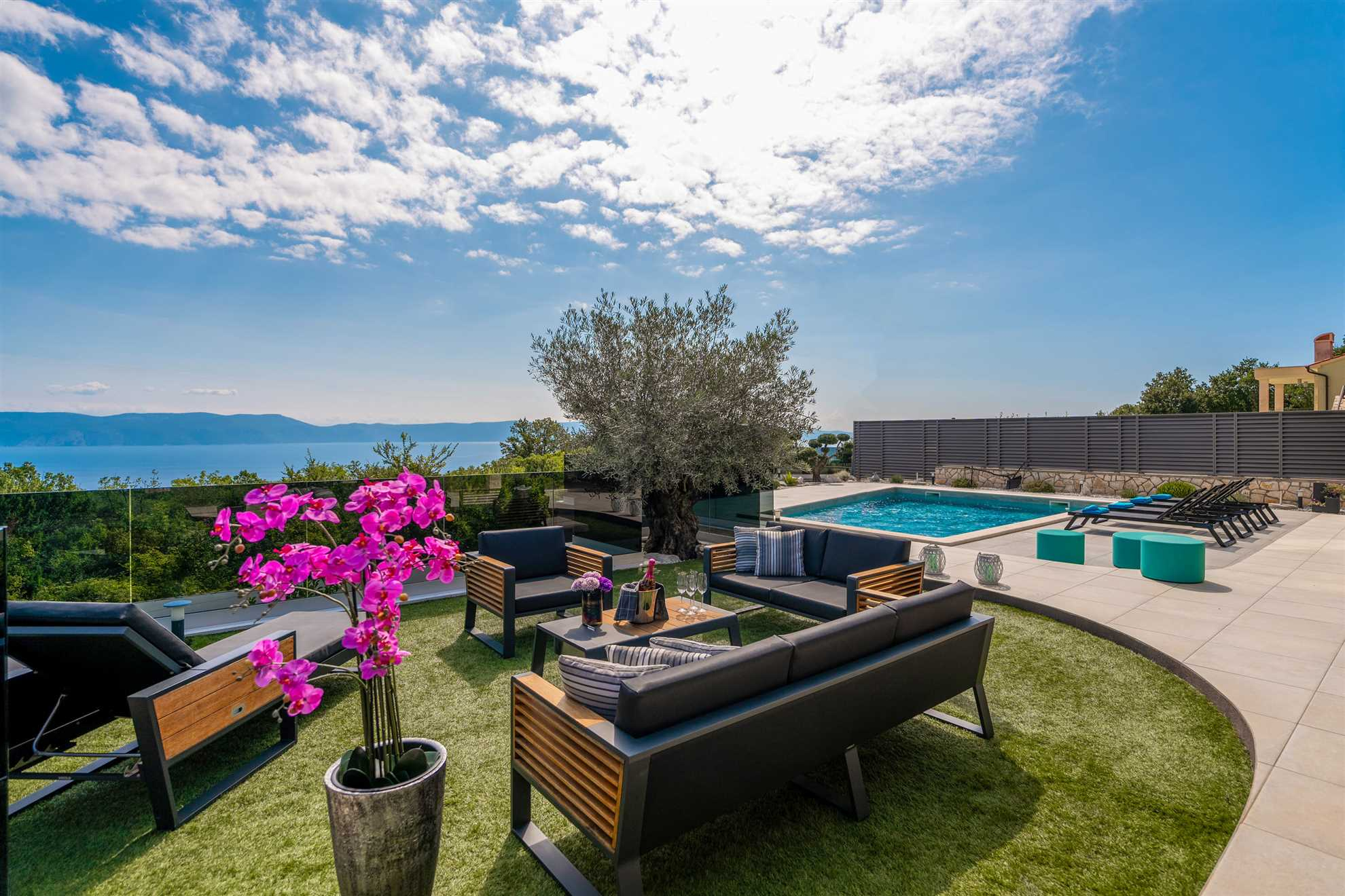 Villa in Drenje mit Pool, Tennis, Sauna & Fitness