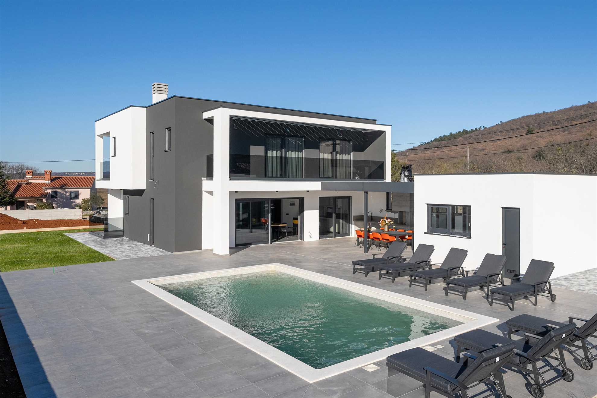 Villa in Brgod mit Klima, Sat-TV, Internet, Grill und Garten