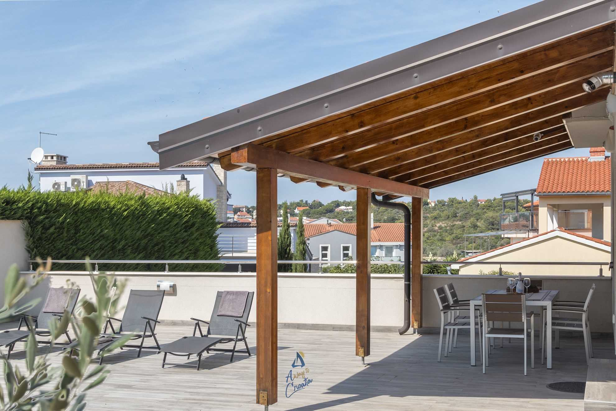 Moderne FeWo mit Pool, Klima, Sat-TV, Meerblick, Internet