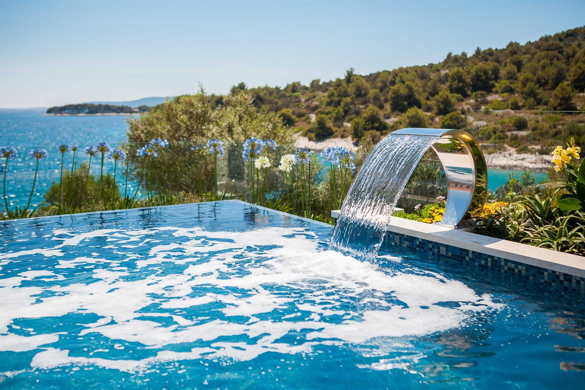 Villa mit Pool, Klima, Meerblick, Internet, Grill und Garten