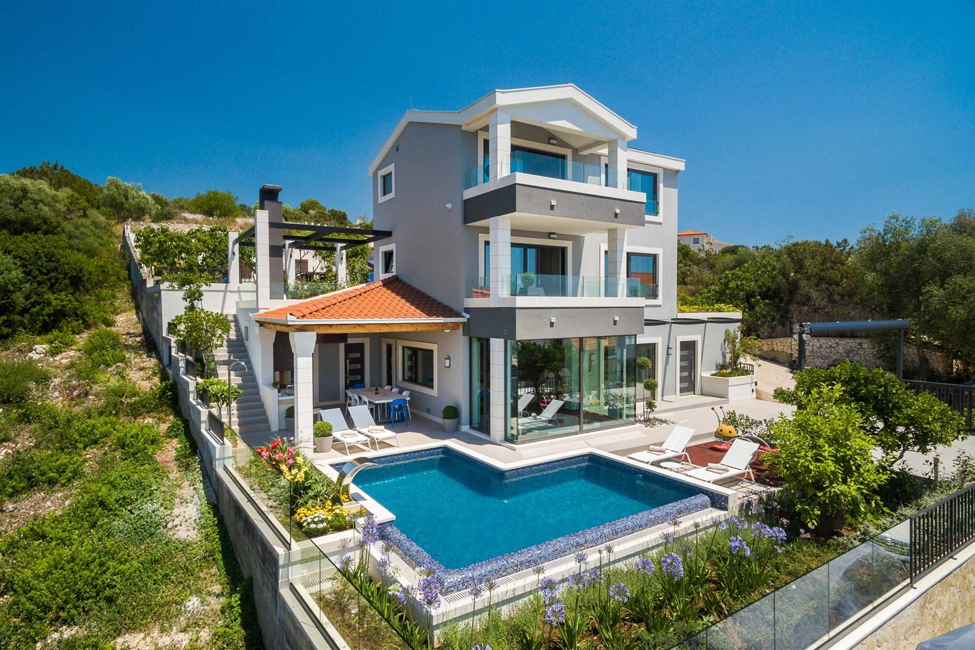 Villa mit Pool, Klima, Meerblick, Internet, Grill und Garten