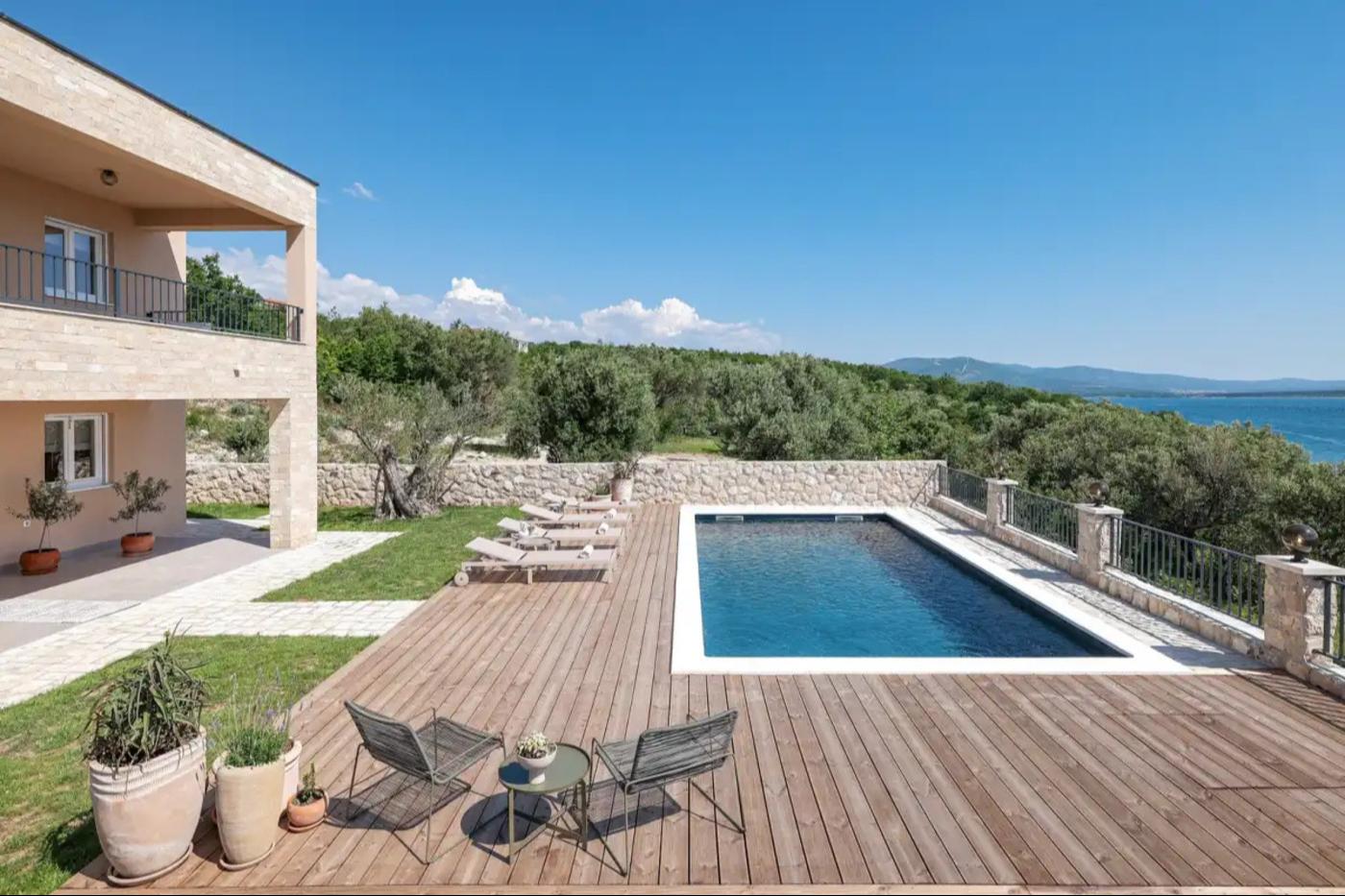Urlaubsvilla am Meer mit Swimmingpool