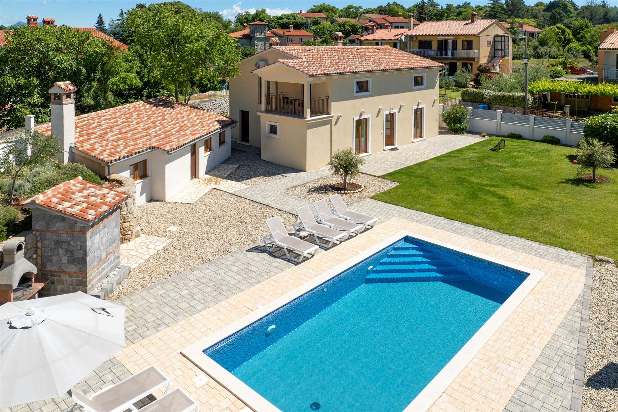 Villa mit Klima, Sat-TV, Internet, Grill und Garten