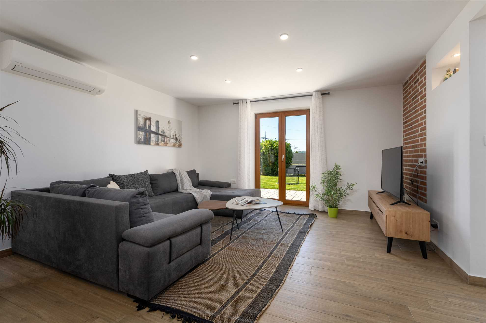 Villa mit Klima, Sat-TV, Internet, Grill und Garten