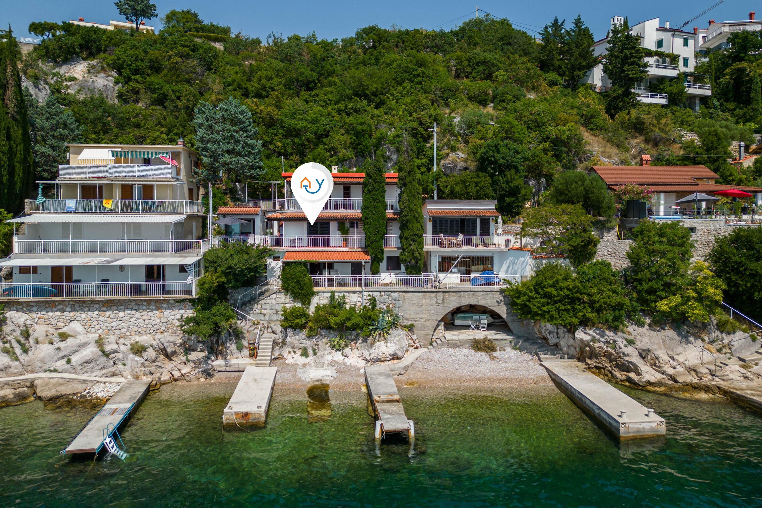 10 m zum Meer  | Ferienwohnung in Top-Lage mit WLAN