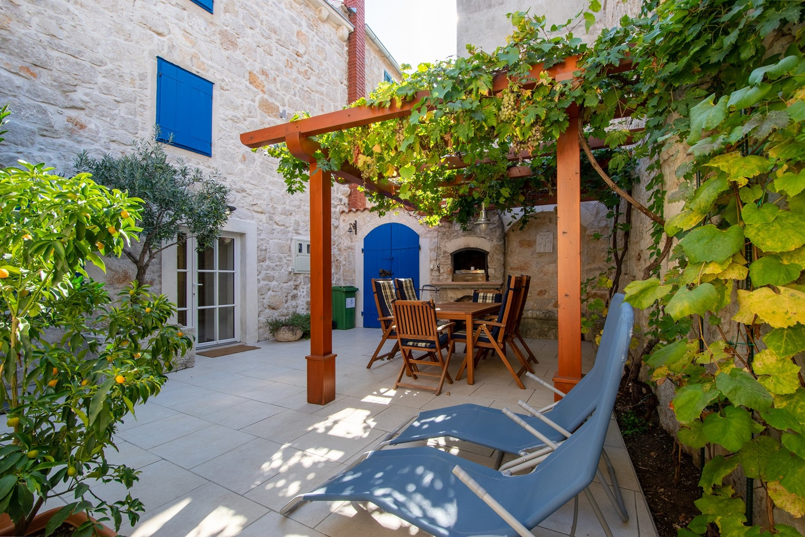 Schöne FeWo mit Terrasse und Grill