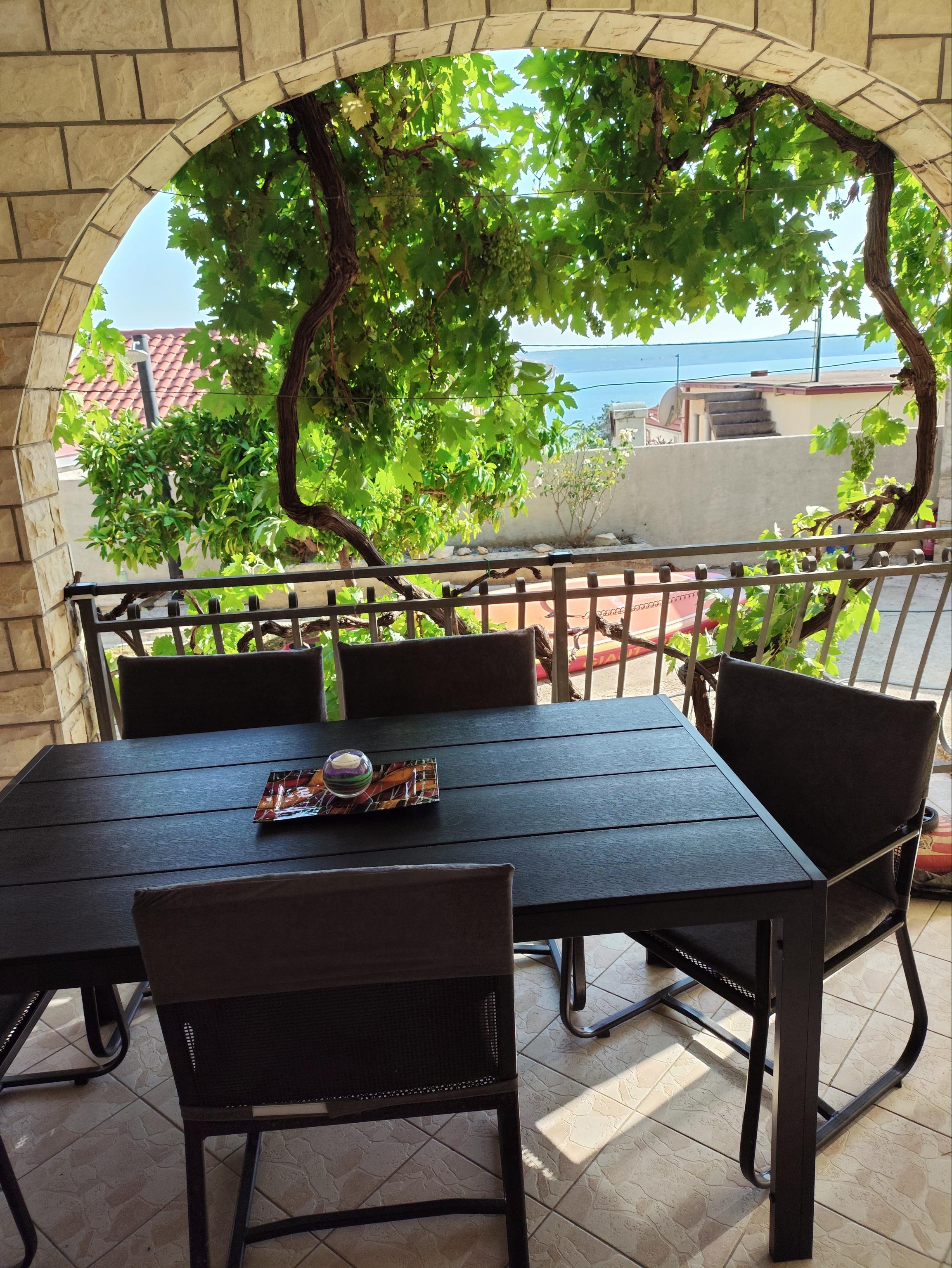 Schönes Ferienhaus mit Meerblick in Maslenica