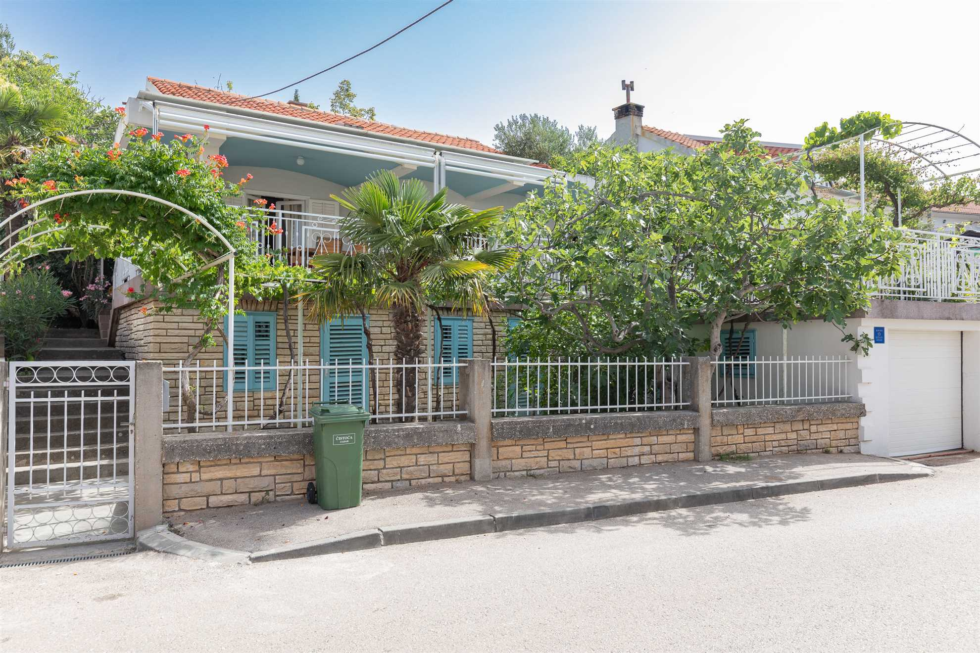 Ferienhaus in Maslenica mit Klima, Internet, Grill und Garten