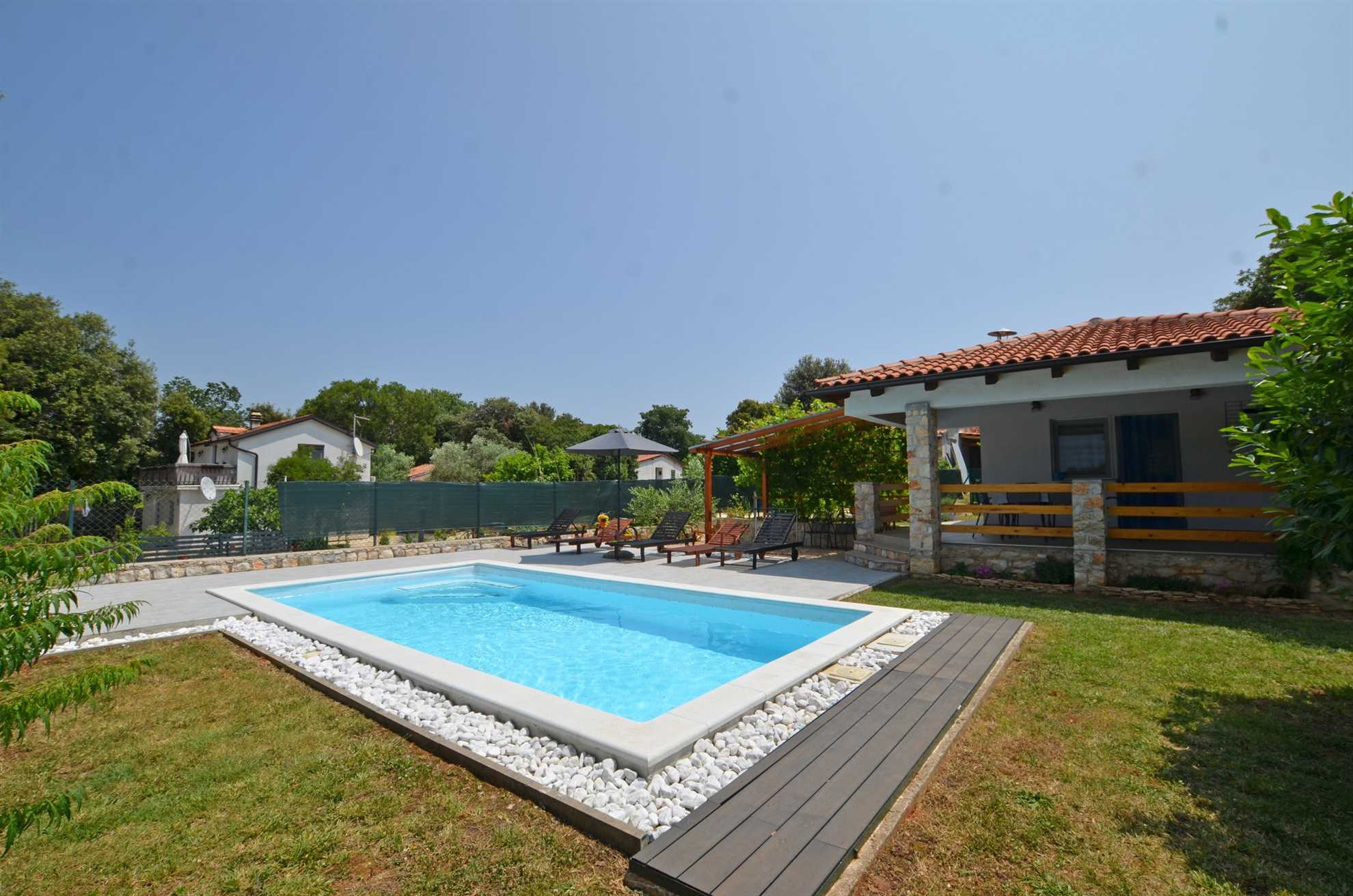 Ferienhaus mit Pool, Klima, Sat-TV und Internet